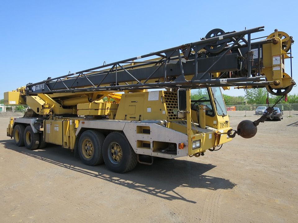 Alquiler de camión grúa: Catálogo de Alegre Materiales para la Construcción Alquiler de camión grúa: Catálogo de Alegre Materiales para la Construcción