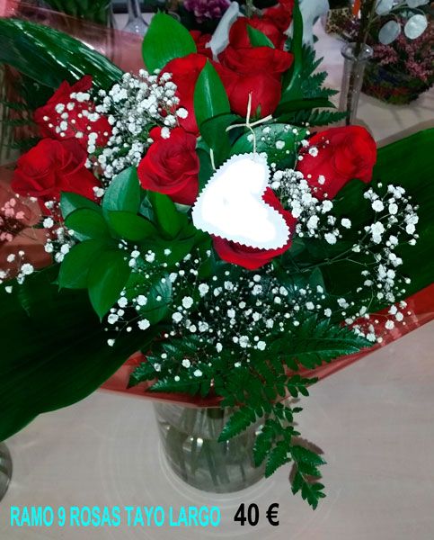 Ramo 9 rosas tallo largo 40,00 € Ramo 9 rosas tallo largo 40,00 €