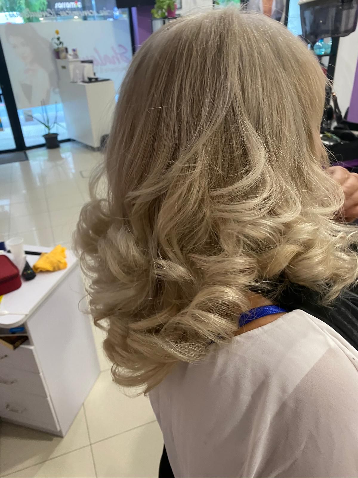 Colorimetria: Peluquería y estética de Shalom Peluquería y Estética Colorimetria: Peluquería y estética de Shalom Peluquería y Estética