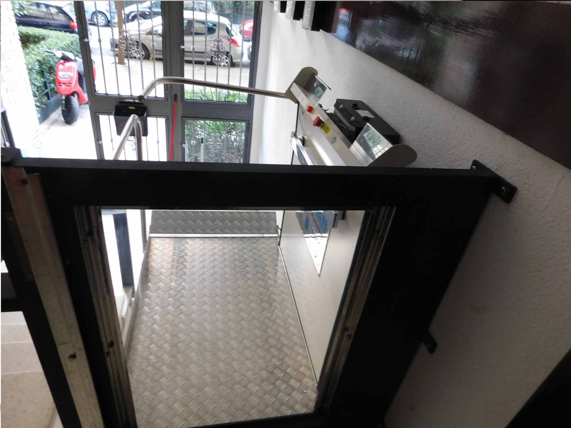 Salvaescaleras vertical: Productos de Ferman Elevación Salvaescaleras vertical: Productos de Ferman Elevación