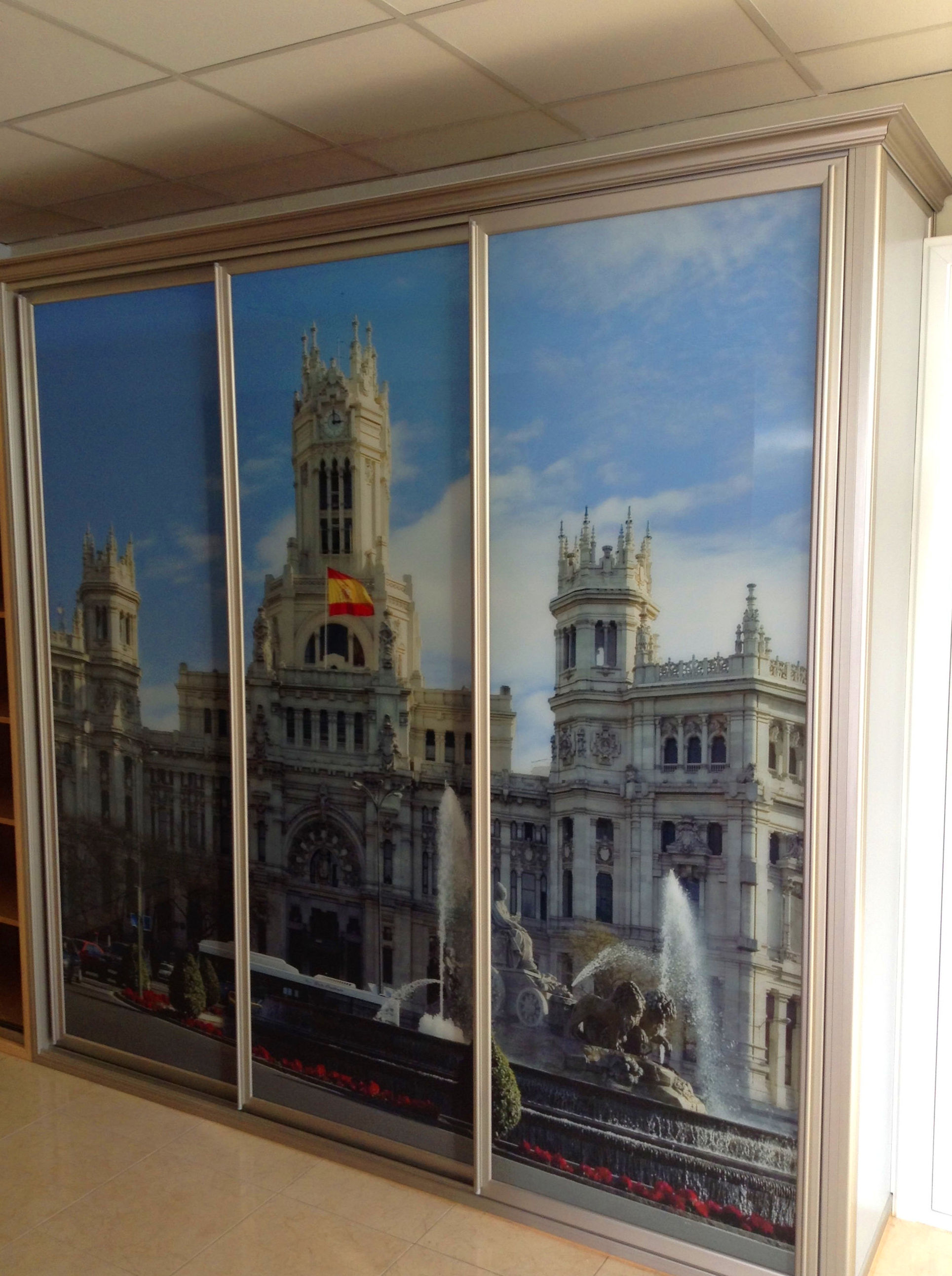 PUERTAS CORREDERAS CON CRISTAL DE SEGURIDAD 3+3 CON FOTOGRAFIA PUERTAS CORREDERAS CON CRISTAL DE SEGURIDAD 3+3 CON FOTOGRAFIA