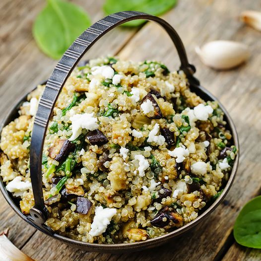 ENSALADA DE QUINOA, BERENJENAS Y QUESO en tu Centro de Dietética Naturhouse Moratalaz