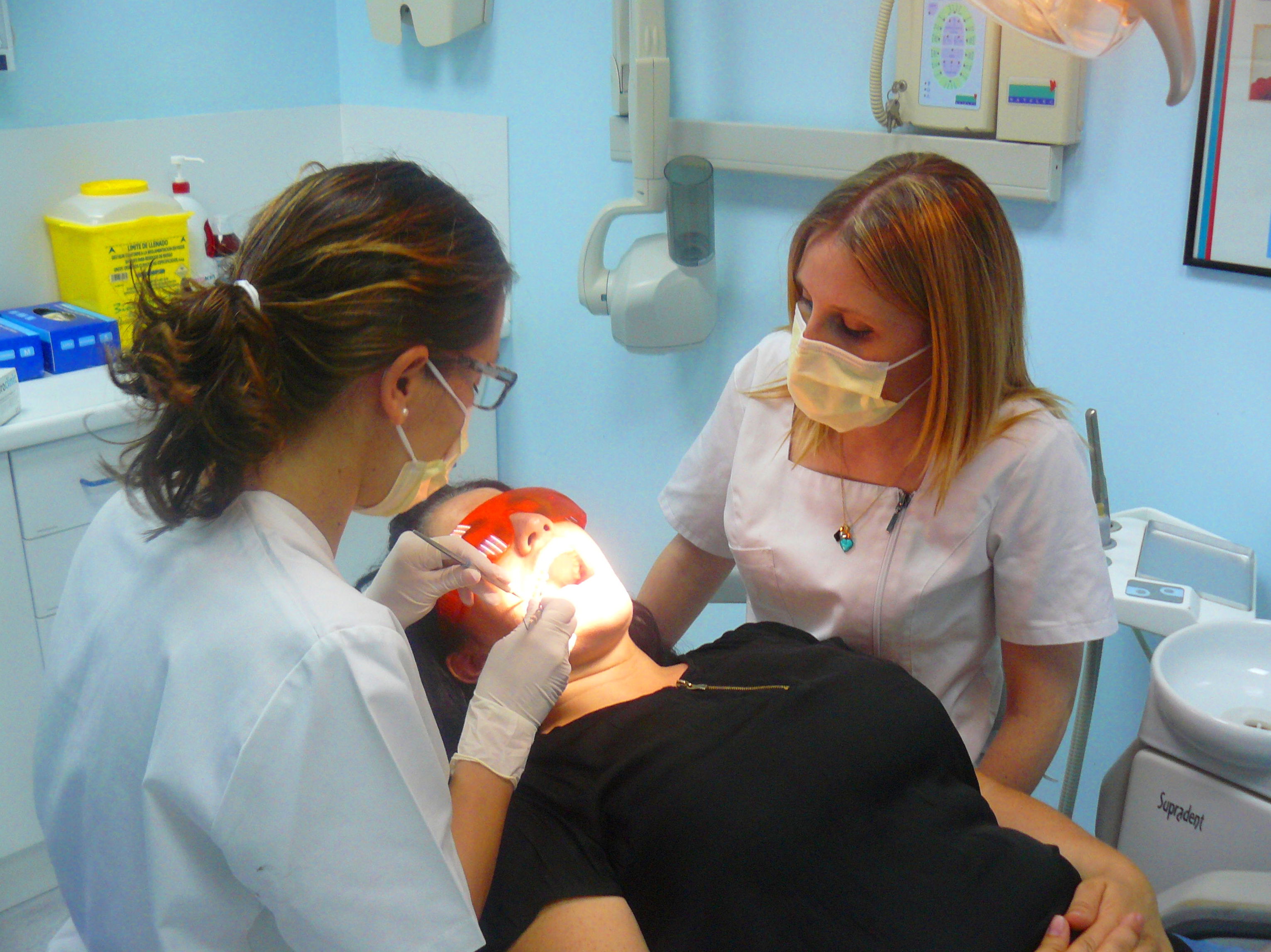Somos un gran equipo de Odontólogos profesionales a su servicio en Parla