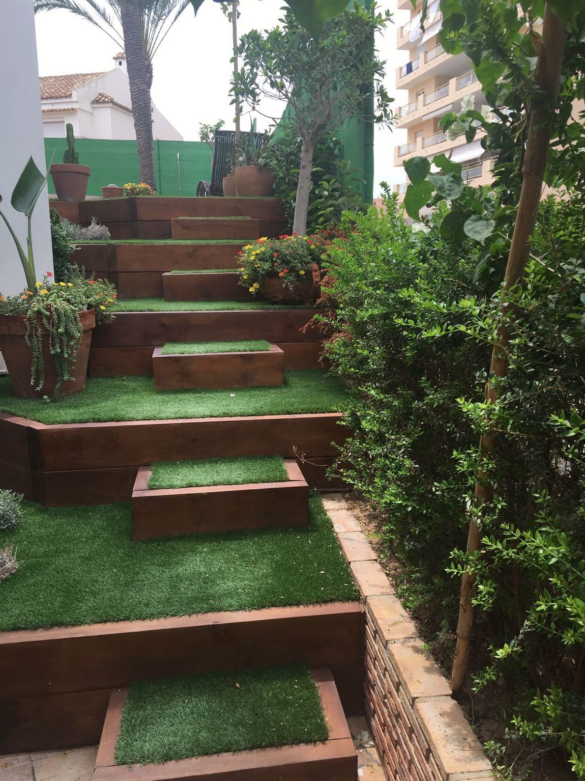 Diseño y ejecución: servicios de Podavalti Diseño y ejecución: servicios de Podavalti