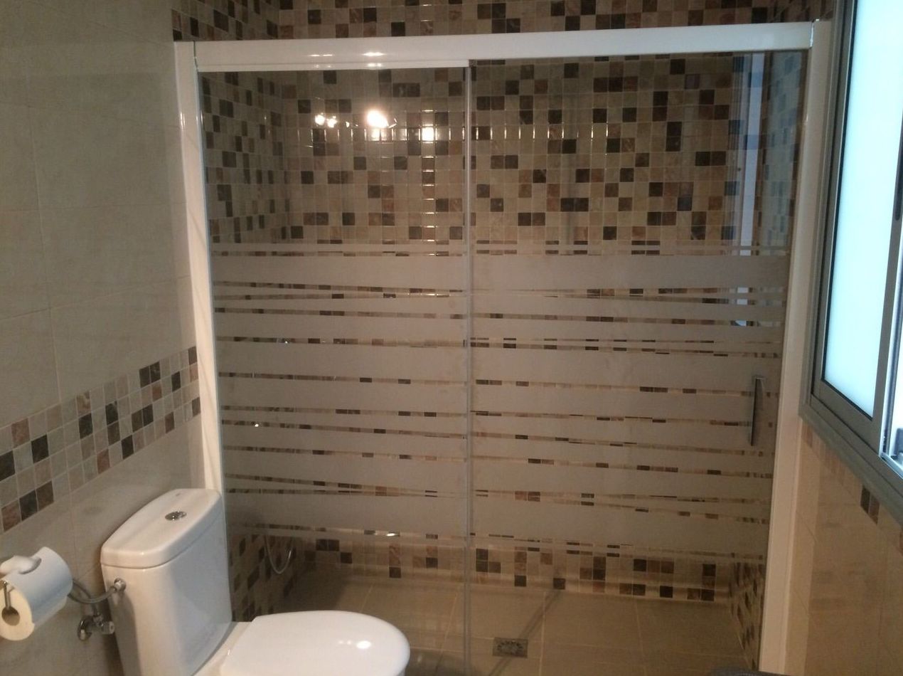 Mamparas de baño: Servicios de Aluminios Benilan Mamparas de baño: Servicios de Aluminios Benilan