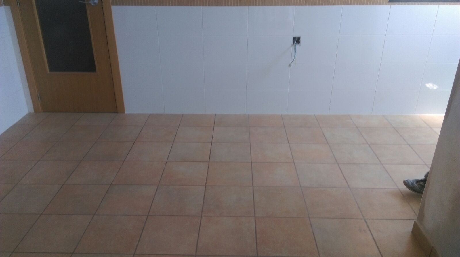 Colocación de azulejos y pavimentos: Servicios de Reformas Ponce Colocación de azulejos y pavimentos: Servicios de Reformas Ponce