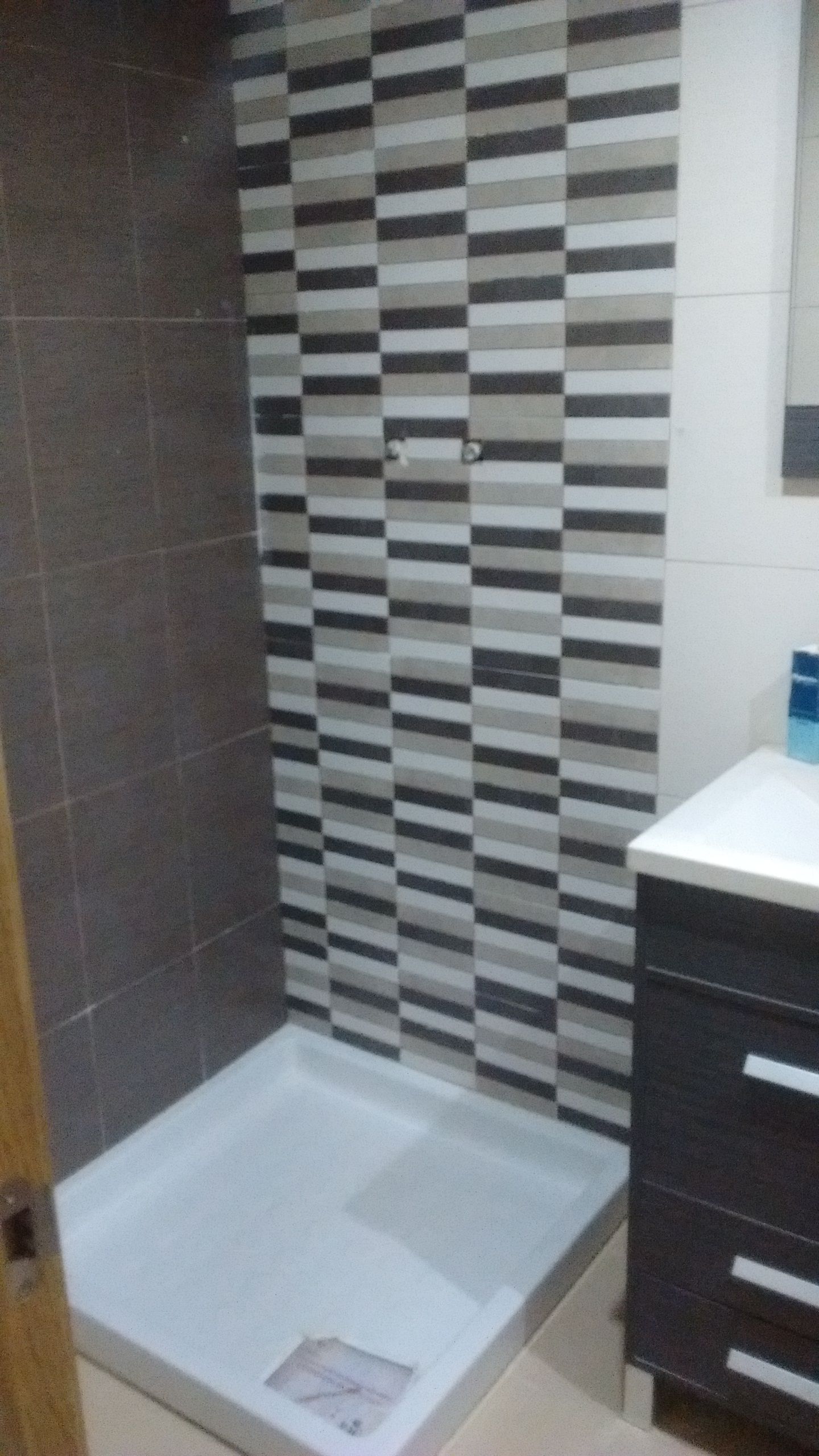 Cambio de bañera por plato de ducha: Servicios de Reformas Ponce Cambio de bañera por plato de ducha: Servicios de Reformas Ponce