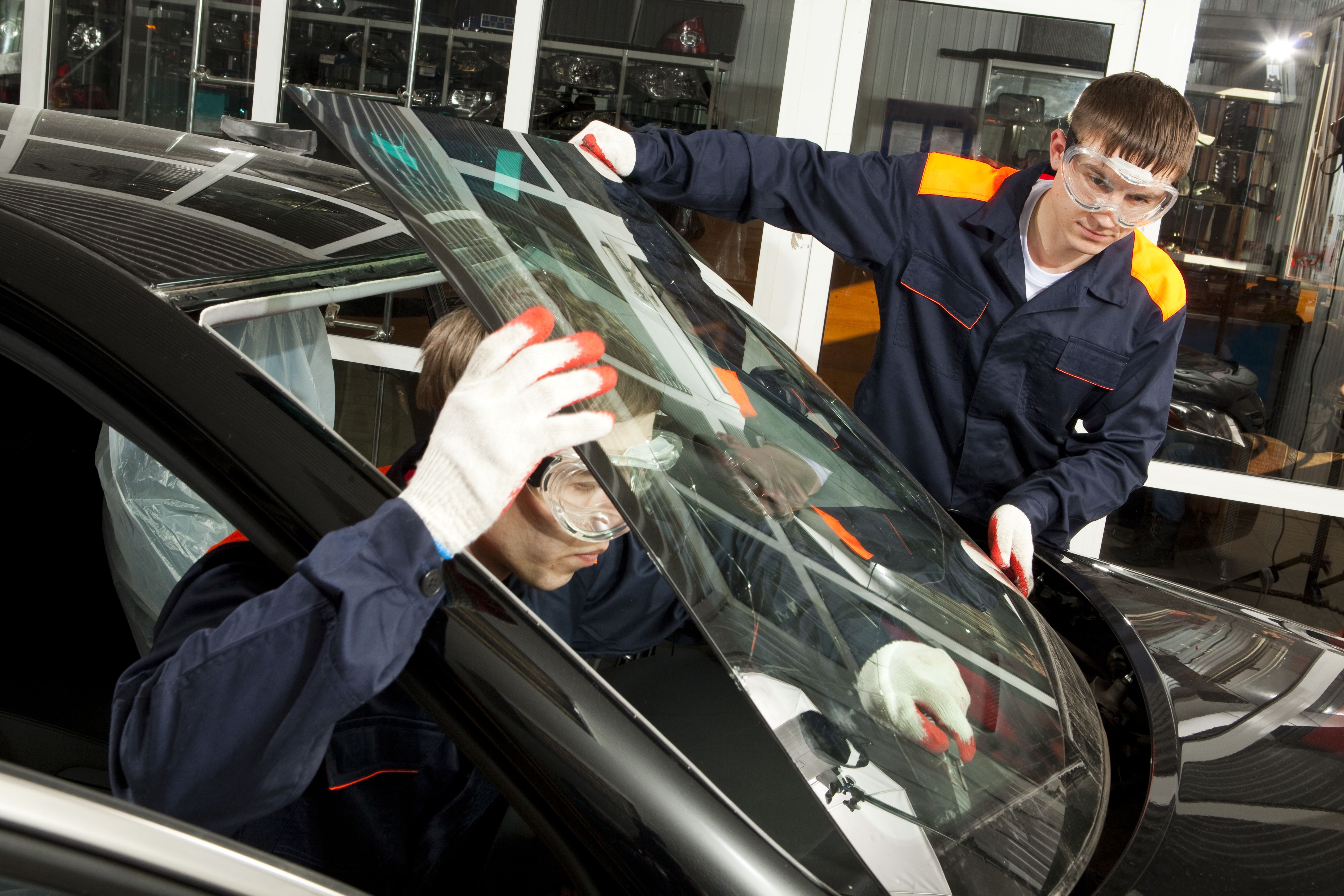 Cambio de lunas: Servicios de Talleres ILC Motor Cambio de lunas: Servicios de Talleres ILC Motor