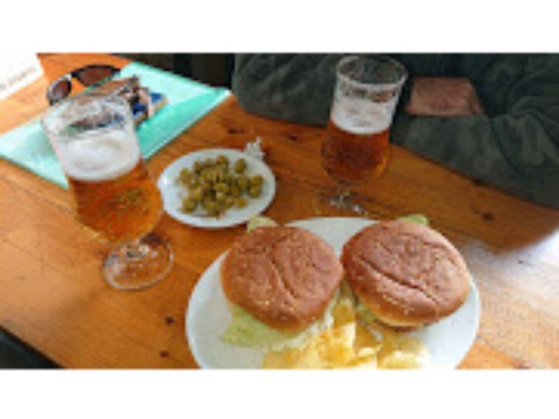 Perritos y hamburguesas: ¿Qué ofrecemos? de El Nido del Búho Perritos y hamburguesas: ¿Qué ofrecemos? de El Nido del Búho