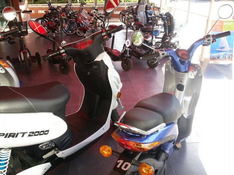 Tienda de alquiler de scooters en Salou y Cambrils