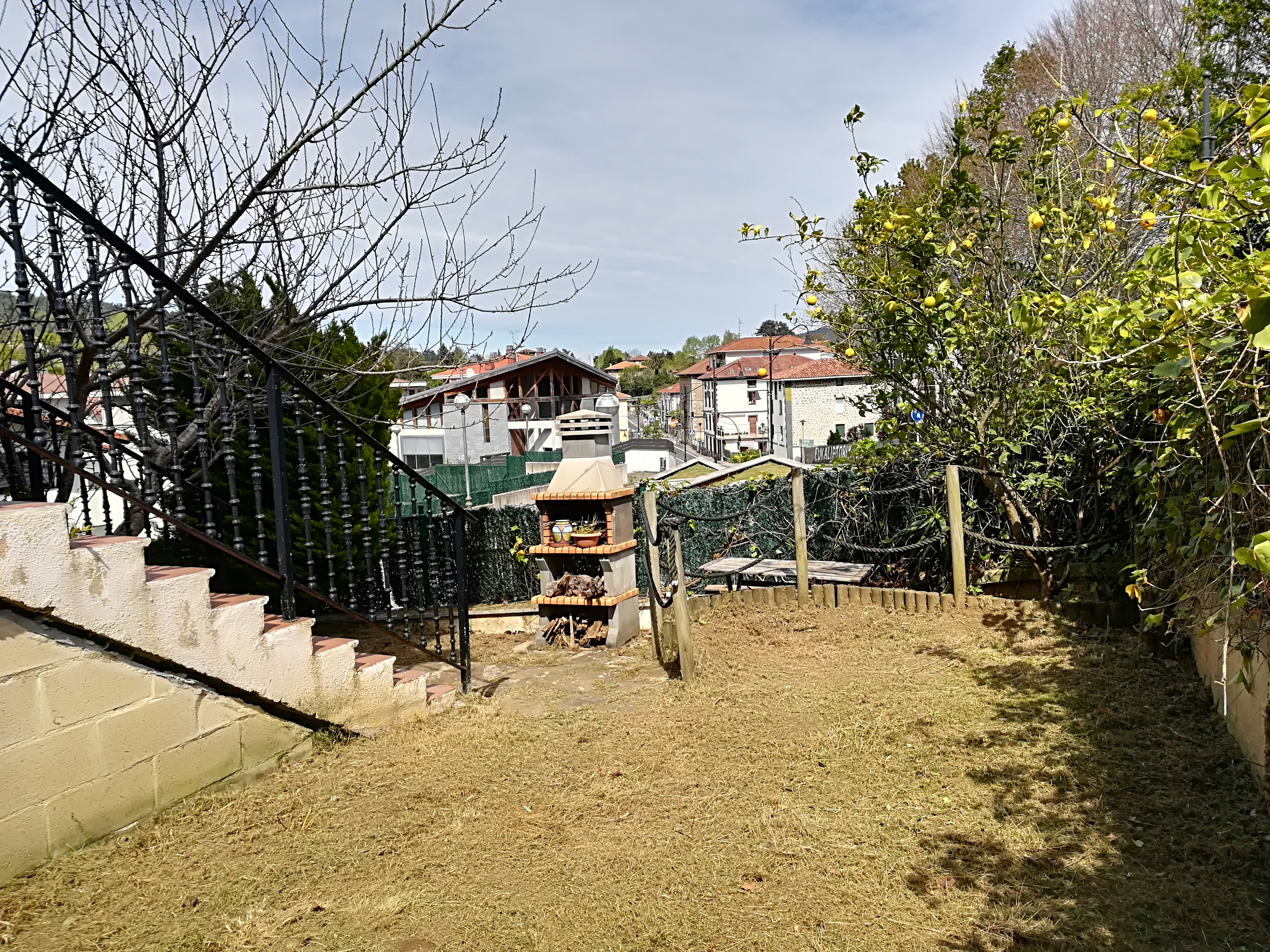 VIVIENDA SITA EN URBANIZACION PRIVADA. EN BUSTURIA EN EL BARRIO DE AXPE.: Inmuebles de Inmobiliaria Lur Bermeo VIVIENDA SITA EN URBANIZACION PRIVADA. EN BUSTURIA EN EL BARRIO DE AXPE.: Inmuebles de Inmobiliaria Lur Bermeo