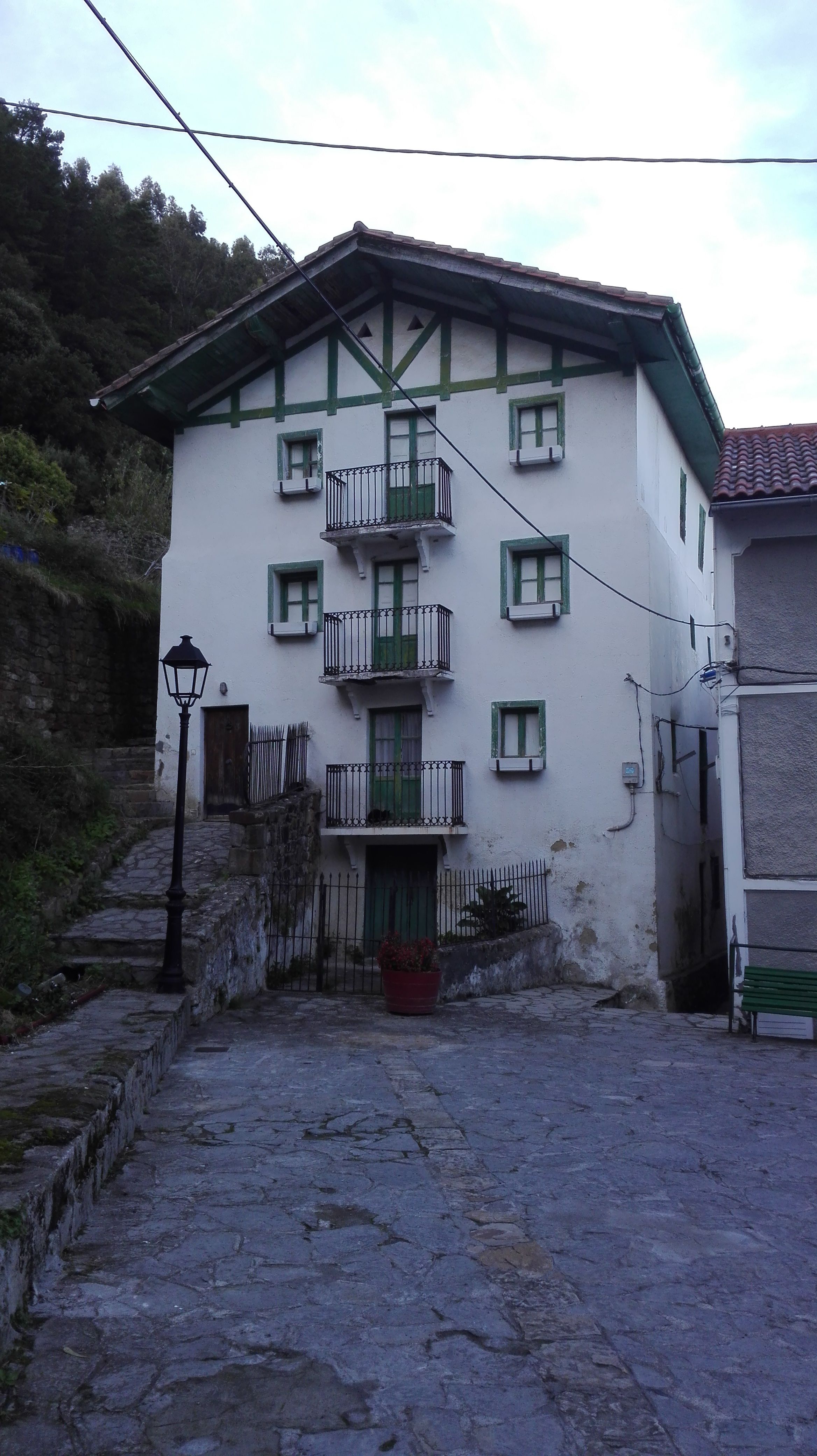 Chalet independiente en venta en Elantxobe: Inmuebles de Inmobiliaria Lur Bermeo Chalet independiente en venta en Elantxobe: Inmuebles de Inmobiliaria Lur Bermeo