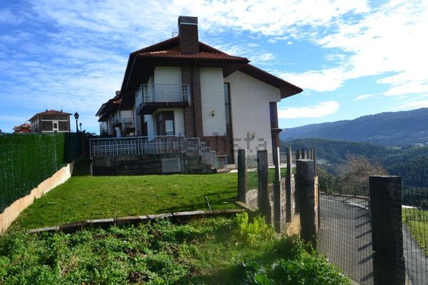 Chalet adosado en venta Natxitua - Elexalde: Inmuebles de Inmobiliaria Lur Bermeo Chalet adosado en venta Natxitua - Elexalde: Inmuebles de Inmobiliaria Lur Bermeo