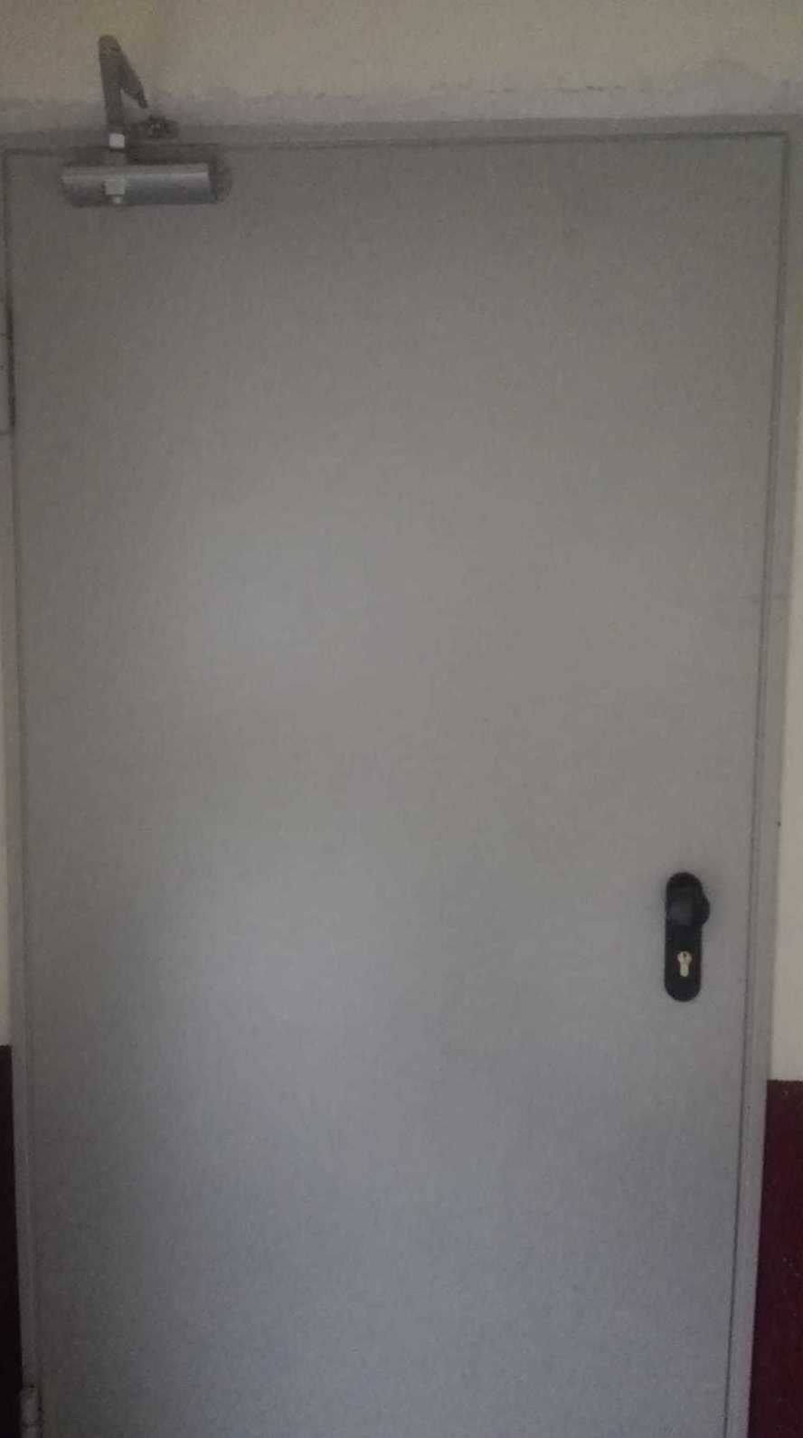 Cerrajería Miguel Ángel. Fuenlabrada Madrid. Cambio de puertas peatonales de emergencia