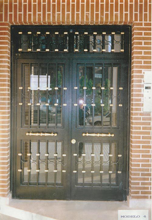 Puertas de portales: Servicios de Cerrajería Miguel Ángel Puertas de portales: Servicios de Cerrajería Miguel Ángel