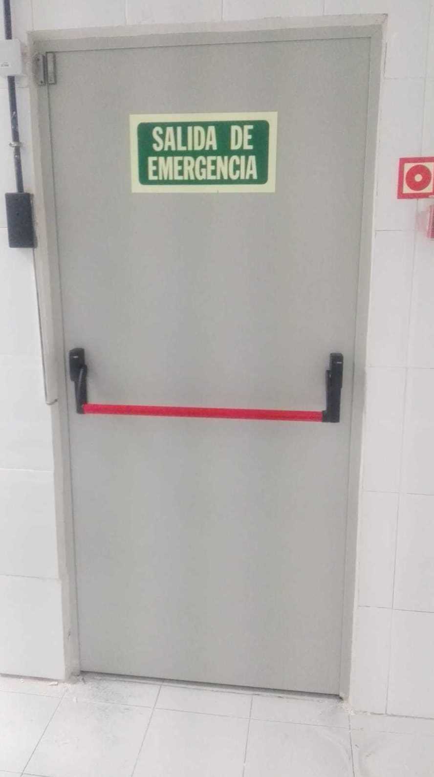 Cerrajería Miguel Ángel. Fuenlabrada Madrid. Cambio de puertas peatonales de emergencia