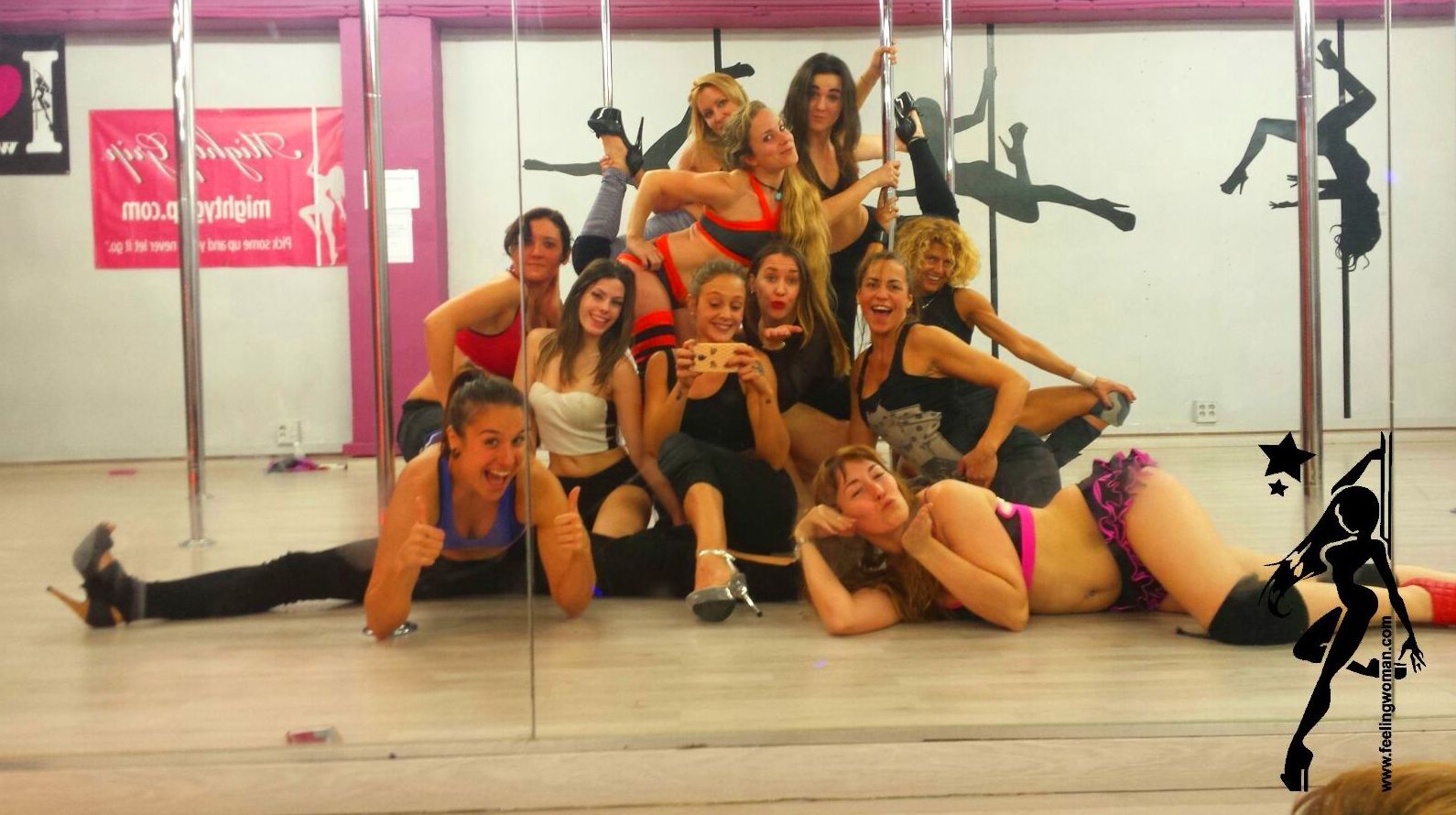 Despedidas de soltera, clases en grupo privado. Despedidas de soltera, clases en grupo privado.
