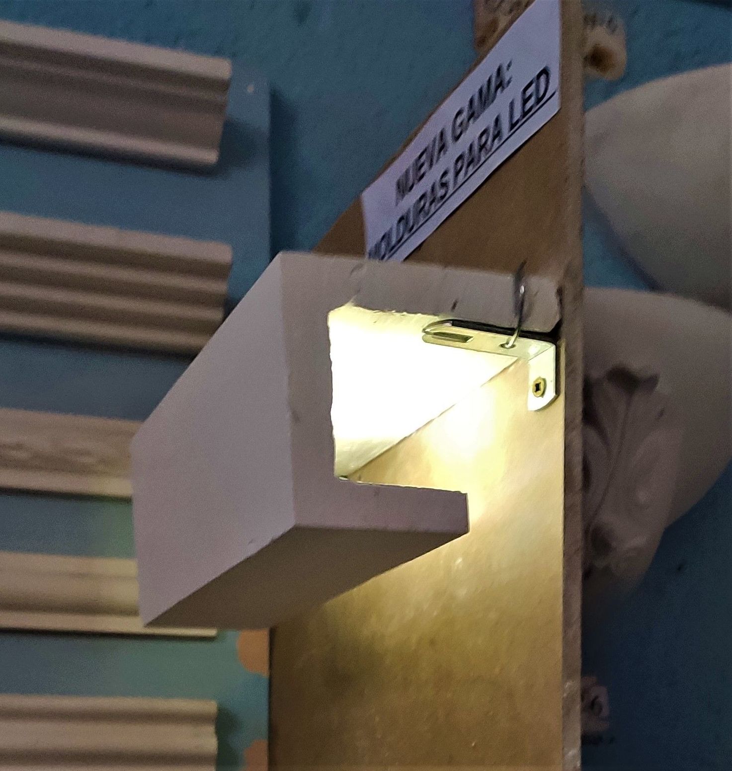 !NUEVA GAMA! MOLDURAS PARA LED: Catálogo de I. De Escayolas Palomares !NUEVA GAMA! MOLDURAS PARA LED: Catálogo de I. De Escayolas Palomares