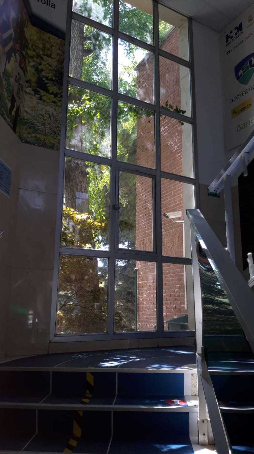 COLEGIO LICEO SOROLLA: TRABAJO: LIMPIEZA DE CRISTALES : Limpiezas de Limpiezas Vimaram, S.L. COLEGIO LICEO SOROLLA: TRABAJO: LIMPIEZA DE CRISTALES : Limpiezas de Limpiezas Vimaram, S.L.