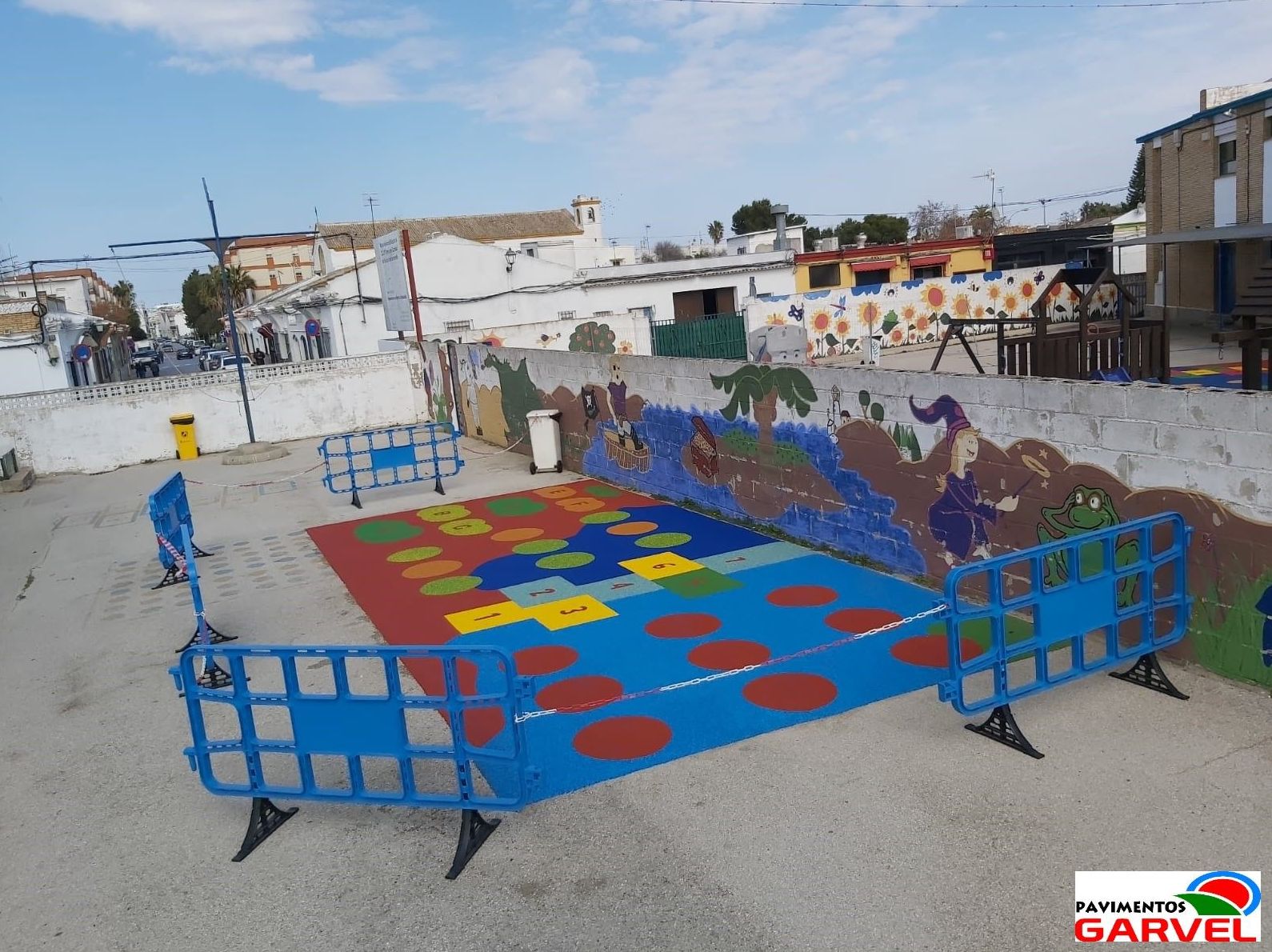 Foto 20 de Instalación de pavimentos de caucho para parques infantiles en Las Cabezas de San Juan | Pavimentos Garvel