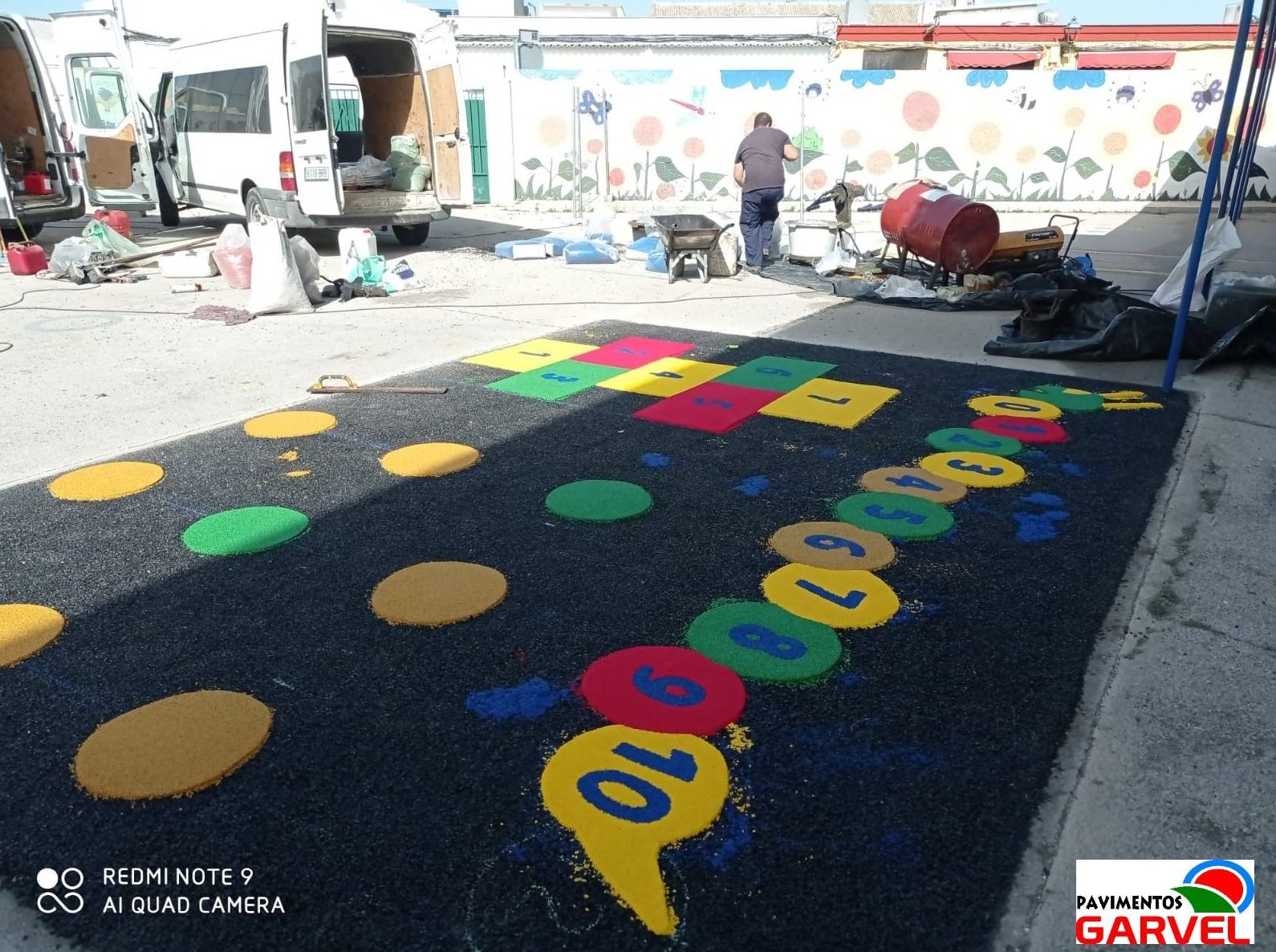 Foto 5 de Instalación de pavimentos de caucho para parques infantiles en Las Cabezas de San Juan | Pavimentos Garvel