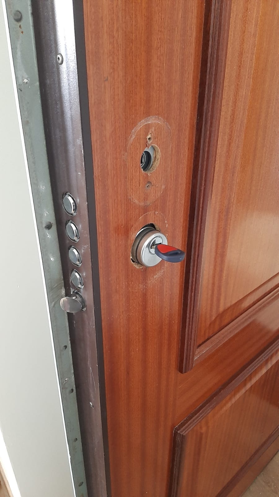 Conversión de cerradura de Gorjas Mottura a Europerfil: Servicios de Puertas Y Armarios Zarautz Conversión de cerradura de Gorjas Mottura a Europerfil: Servicios de Puertas Y Armarios Zarautz