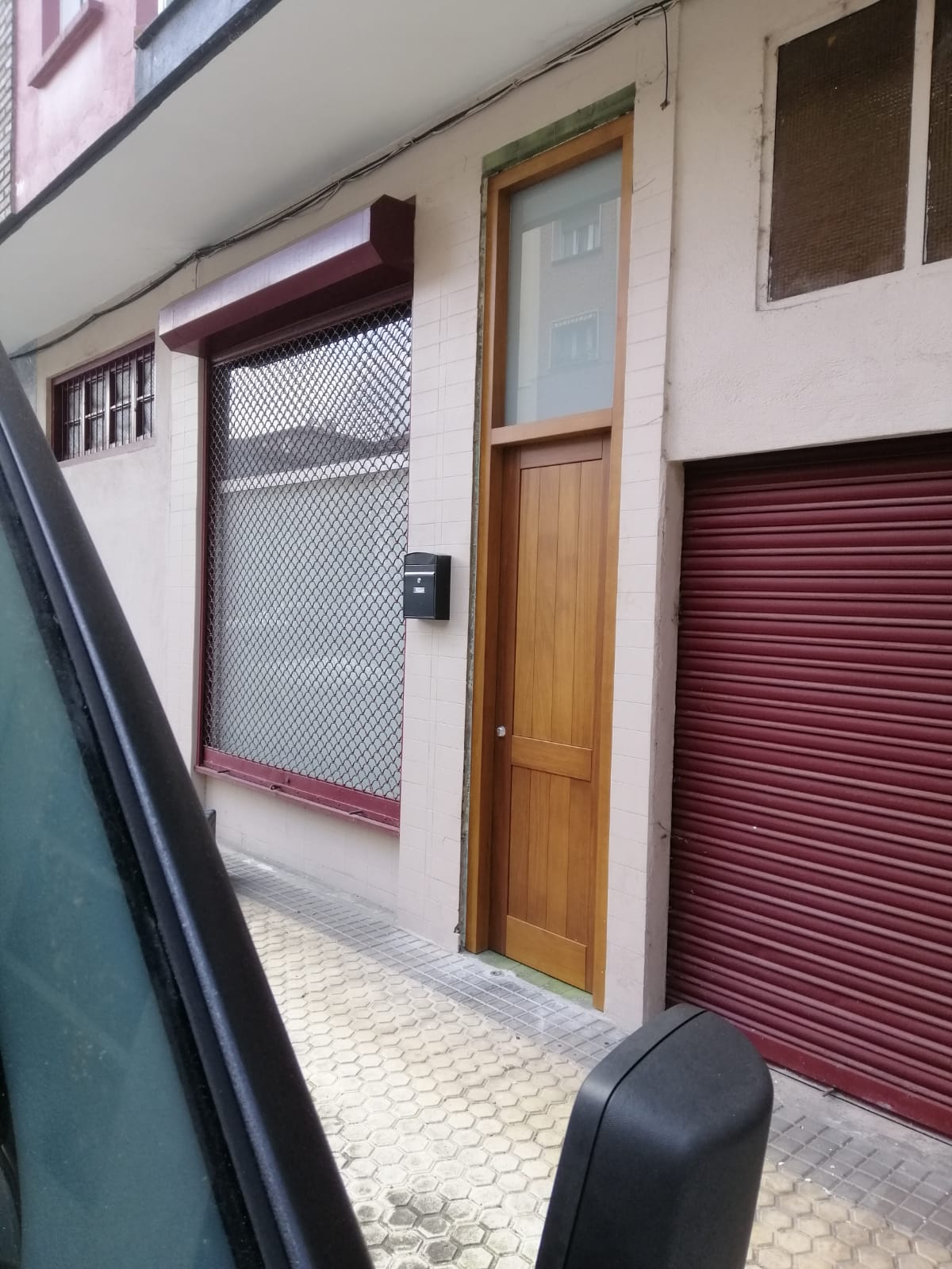 Instalación puertas de entrada para comercios y viviendas: Servicios de Puertas Y Armarios Zarautz Instalación puertas de entrada para comercios y viviendas: Servicios de Puertas Y Armarios Zarautz