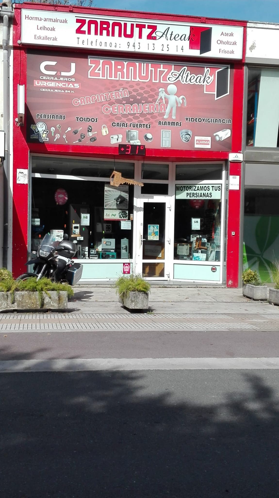 Cerrajería: Servicios de Puertas Y Armarios Zarautz Cerrajería: Servicios de Puertas Y Armarios Zarautz