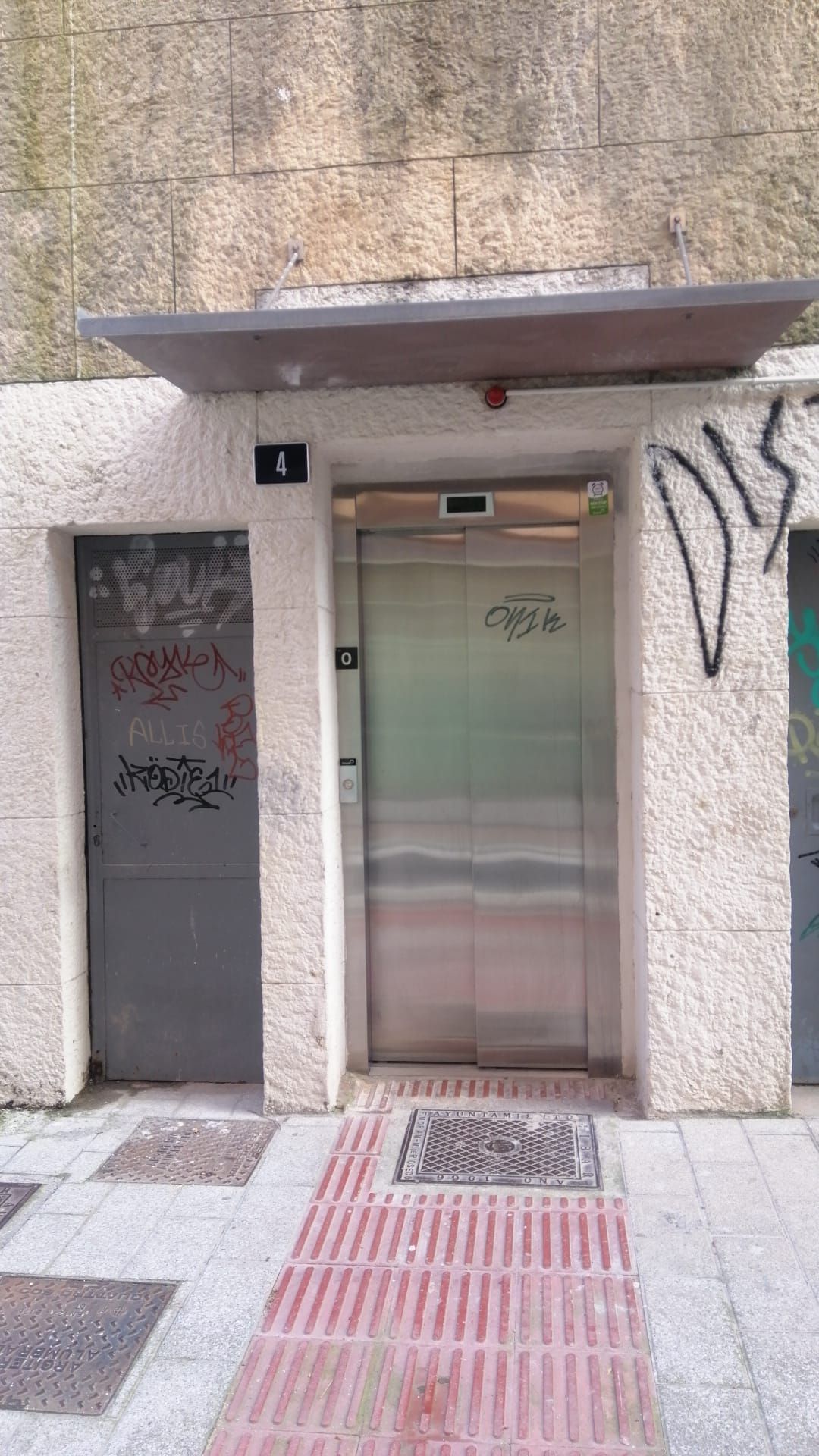 Señalización: Servicios de Puertas Y Armarios Zarautz Señalización: Servicios de Puertas Y Armarios Zarautz