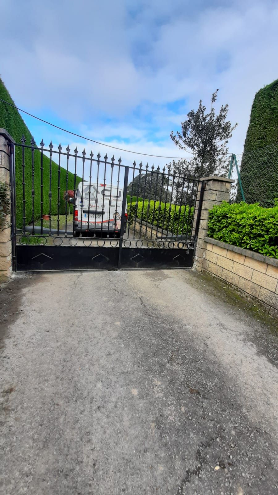 Motorizamos y reparamos puertas de garaje y persianas: Servicios de Puertas Y Armarios Zarautz Motorizamos y reparamos puertas de garaje y persianas: Servicios de Puertas Y Armarios Zarautz