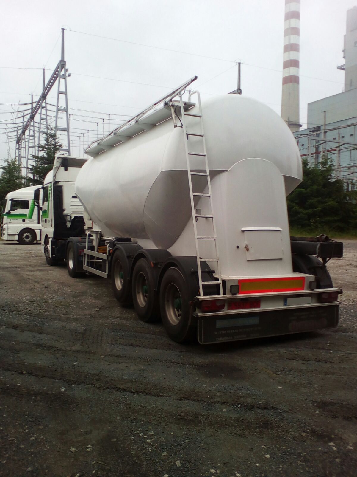 Cisternas de pulverulentos: Servicios de Silvano S.A. - (Carbones y Transportes) Cisternas de pulverulentos: Servicios de Silvano S.A. - (Carbones y Transportes)