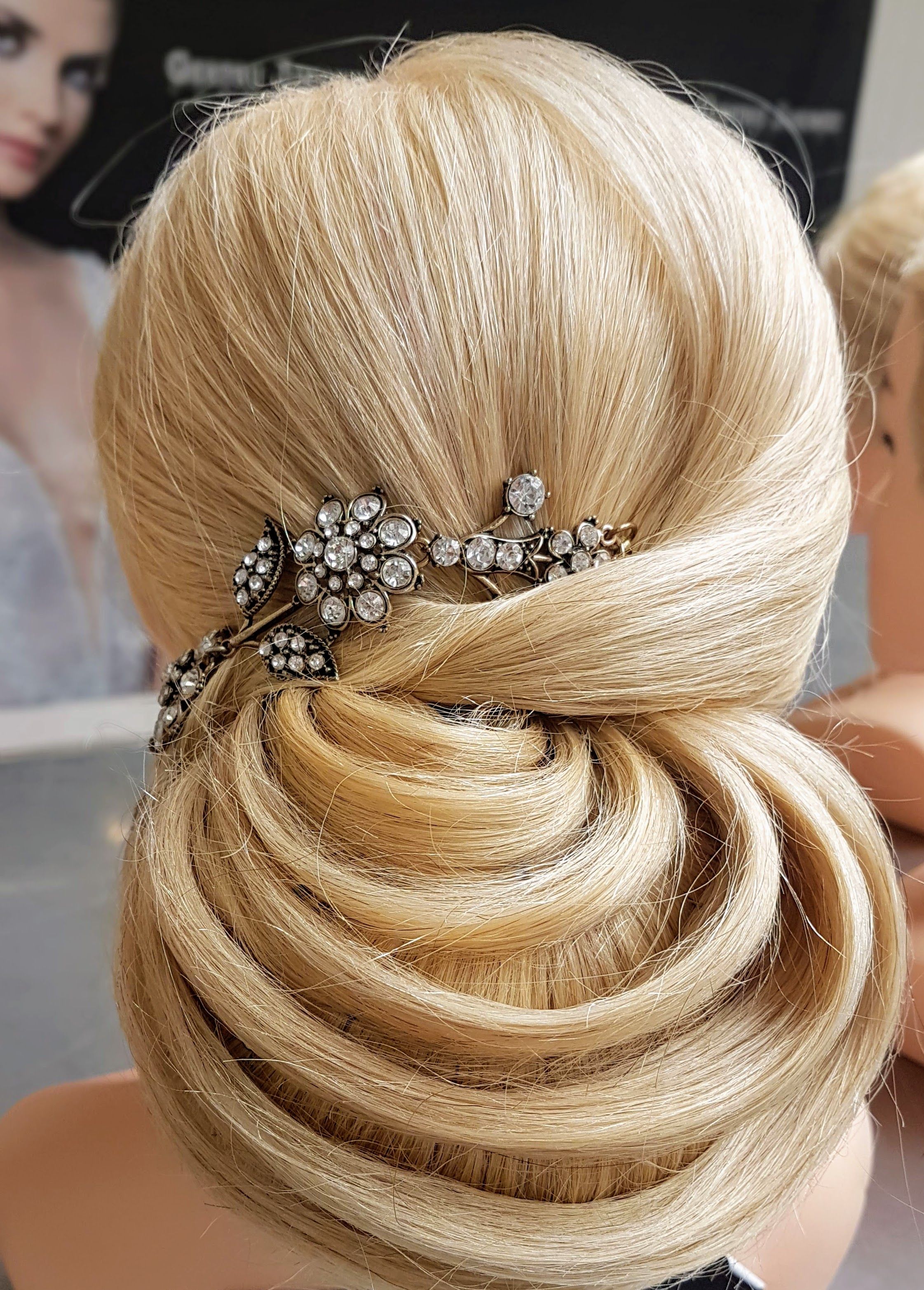 Especial novias: Servicios de Gema Mena Peluquería Hair Spa Especial novias: Servicios de Gema Mena Peluquería Hair Spa