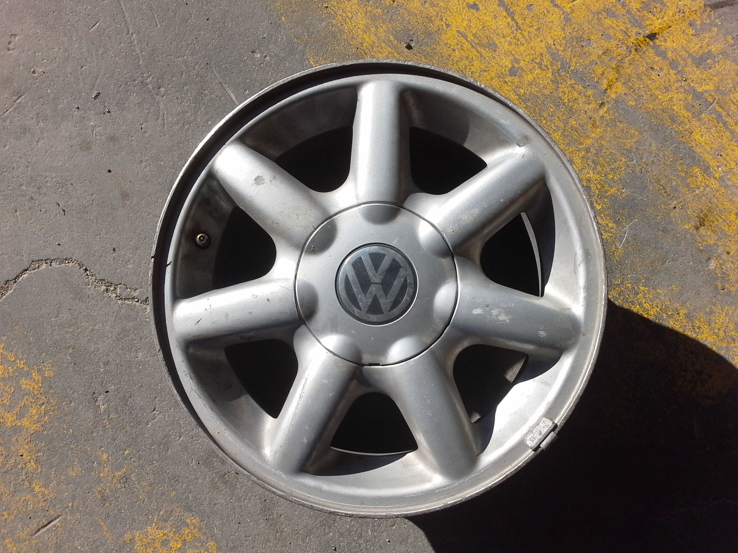 Llantas de Volkswagen de aluminio en R 14 en desguaces clemente de albacete Llantas de Volkswagen de aluminio en R 14 en desguaces clemente de albacete