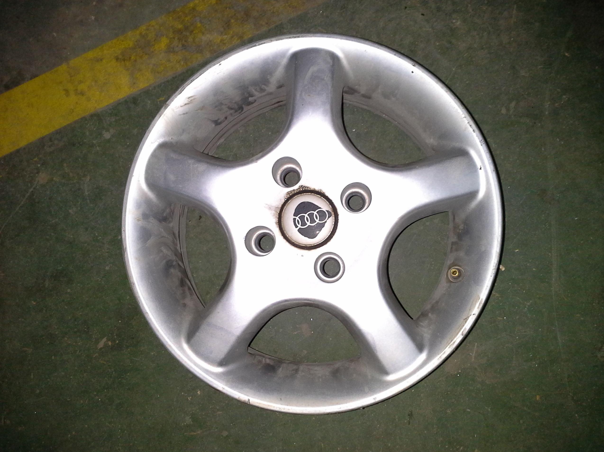 Llantas de aluminio de Audi R-14 de 4 tornillos en desguaces Clemente de Albacete Llantas de aluminio de Audi R-14 de 4 tornillos en desguaces Clemente de Albacete