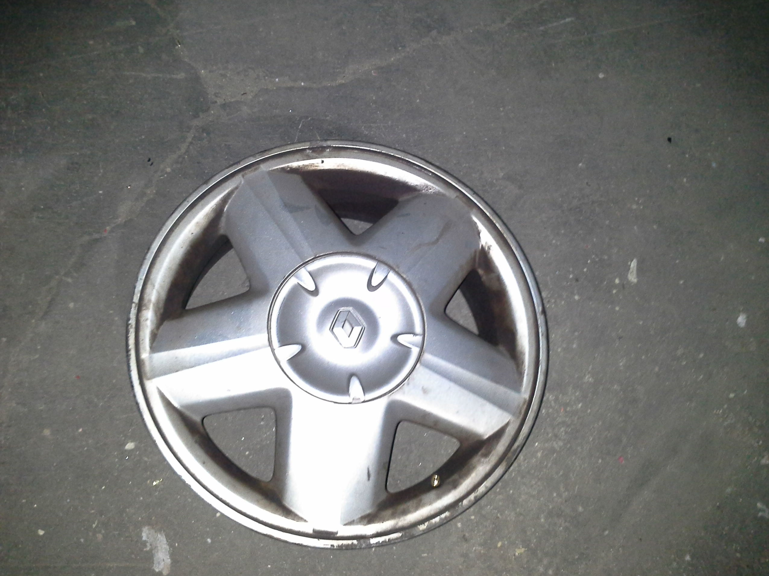 Llantas de aluminio de Renault en R-15 de 4 tornillos Llantas de aluminio de Renault en R-15 de 4 tornillos