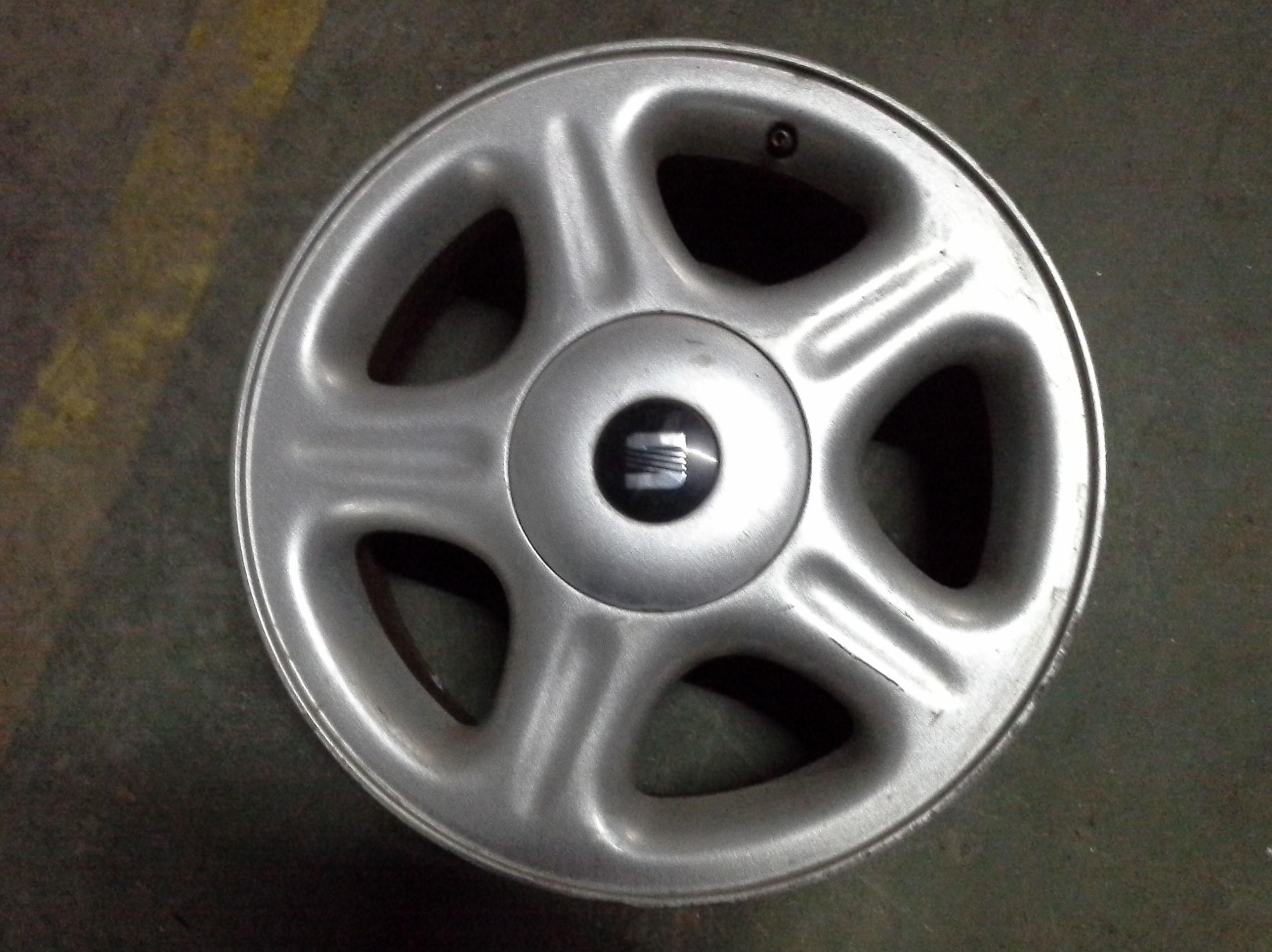 Llantas de aluminio de Seat en R-15 de 4 tornillos Llantas de aluminio de Seat en R-15 de 4 tornillos