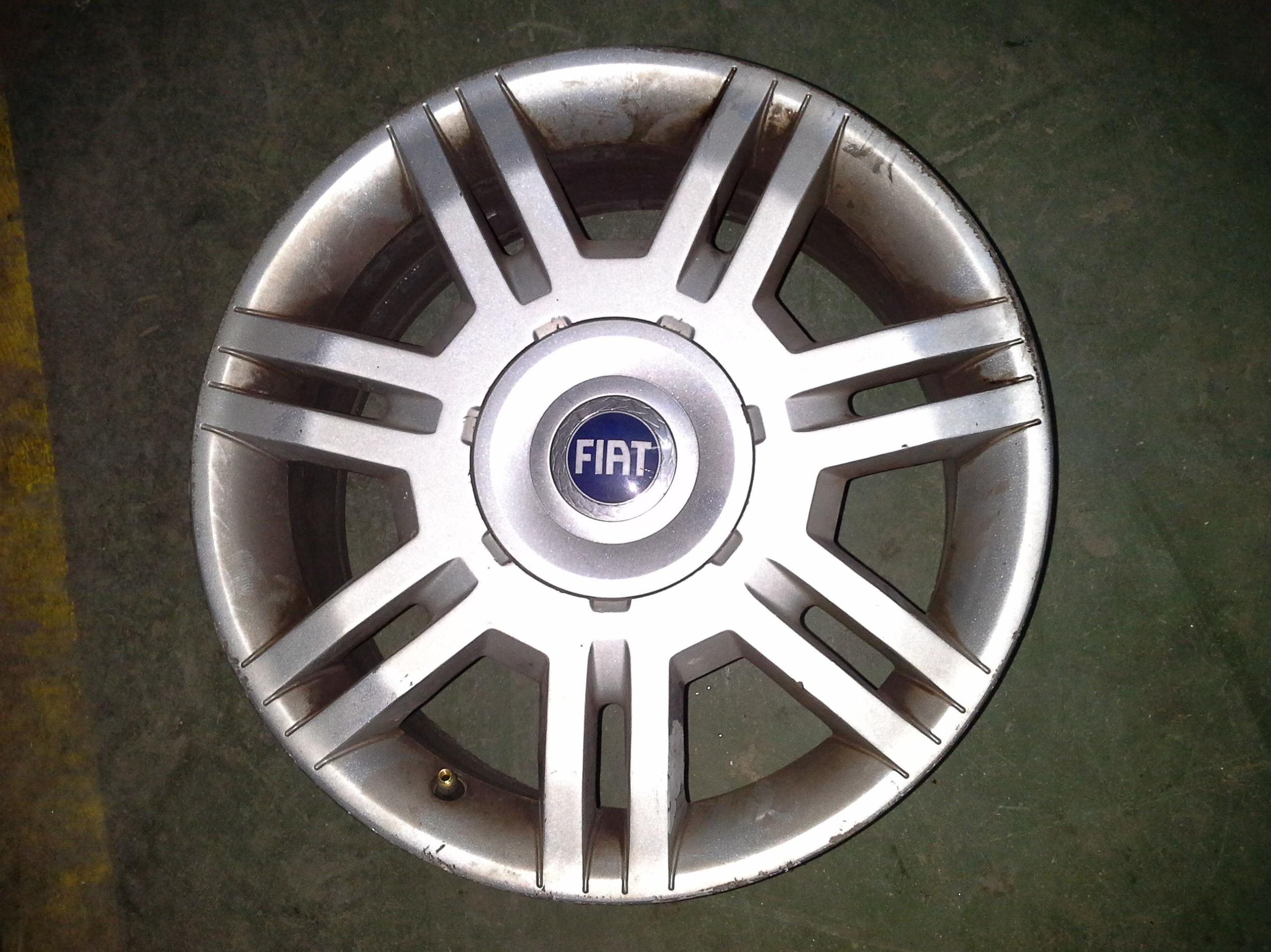 Llantas de aluminio de Fiat en R-16 de 4 tornillos en Desguaces Clemente de Albacete Llantas de aluminio de Fiat en R-16 de 4 tornillos en Desguaces Clemente de Albacete