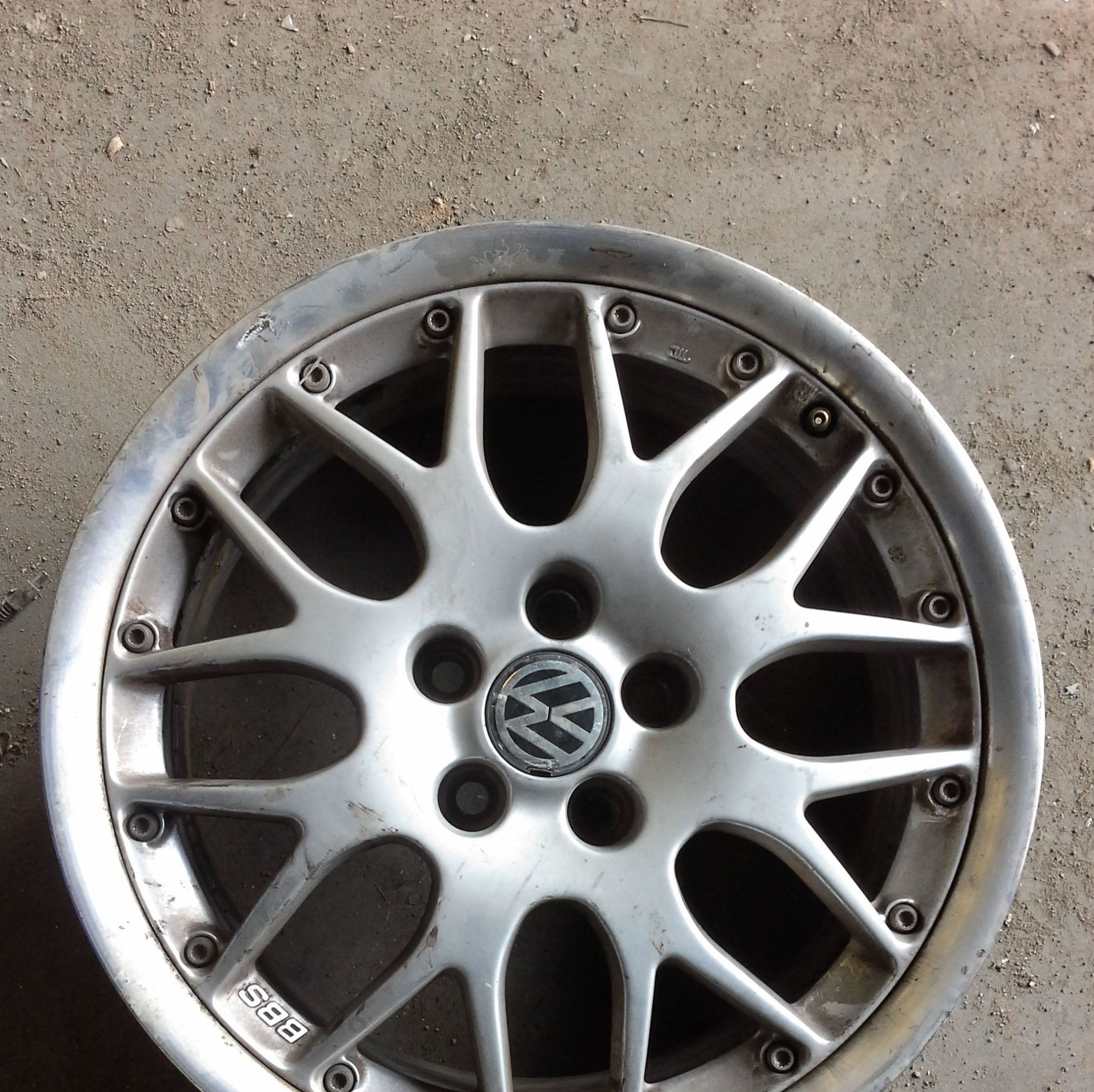 Juego de llantas de Volkswagen de aluminio en R-16 de 5 tornillos en desgjaces clemente de Albacete Juego de llantas de Volkswagen de aluminio en R-16 de 5 tornillos en desgjaces clemente de Albacete