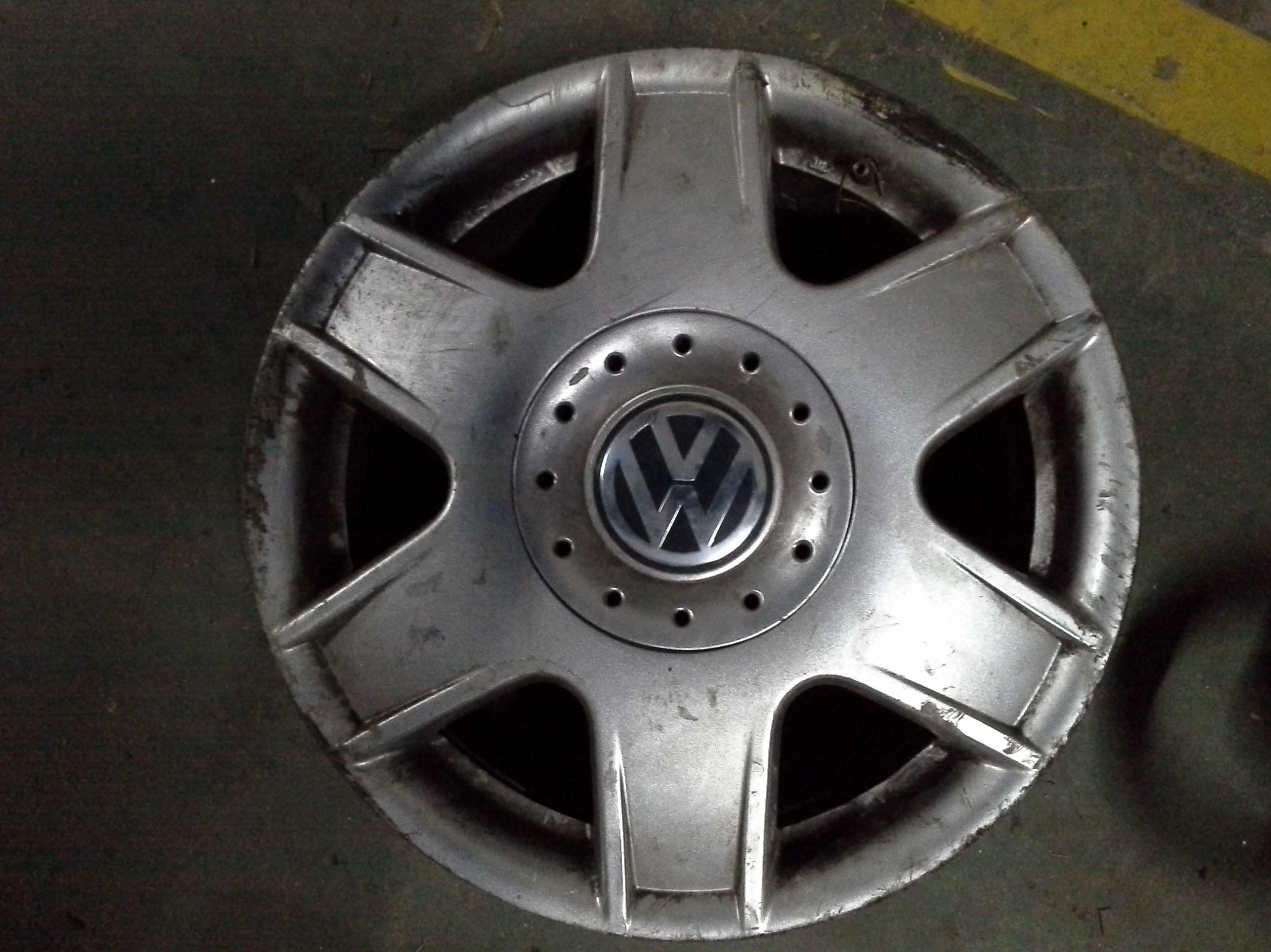 Llantas de aluminio de Volkswagen de R-16 de 5 tornillos en desguaces Clemente de Albacete Llantas de aluminio de Volkswagen de R-16 de 5 tornillos en desguaces Clemente de Albacete