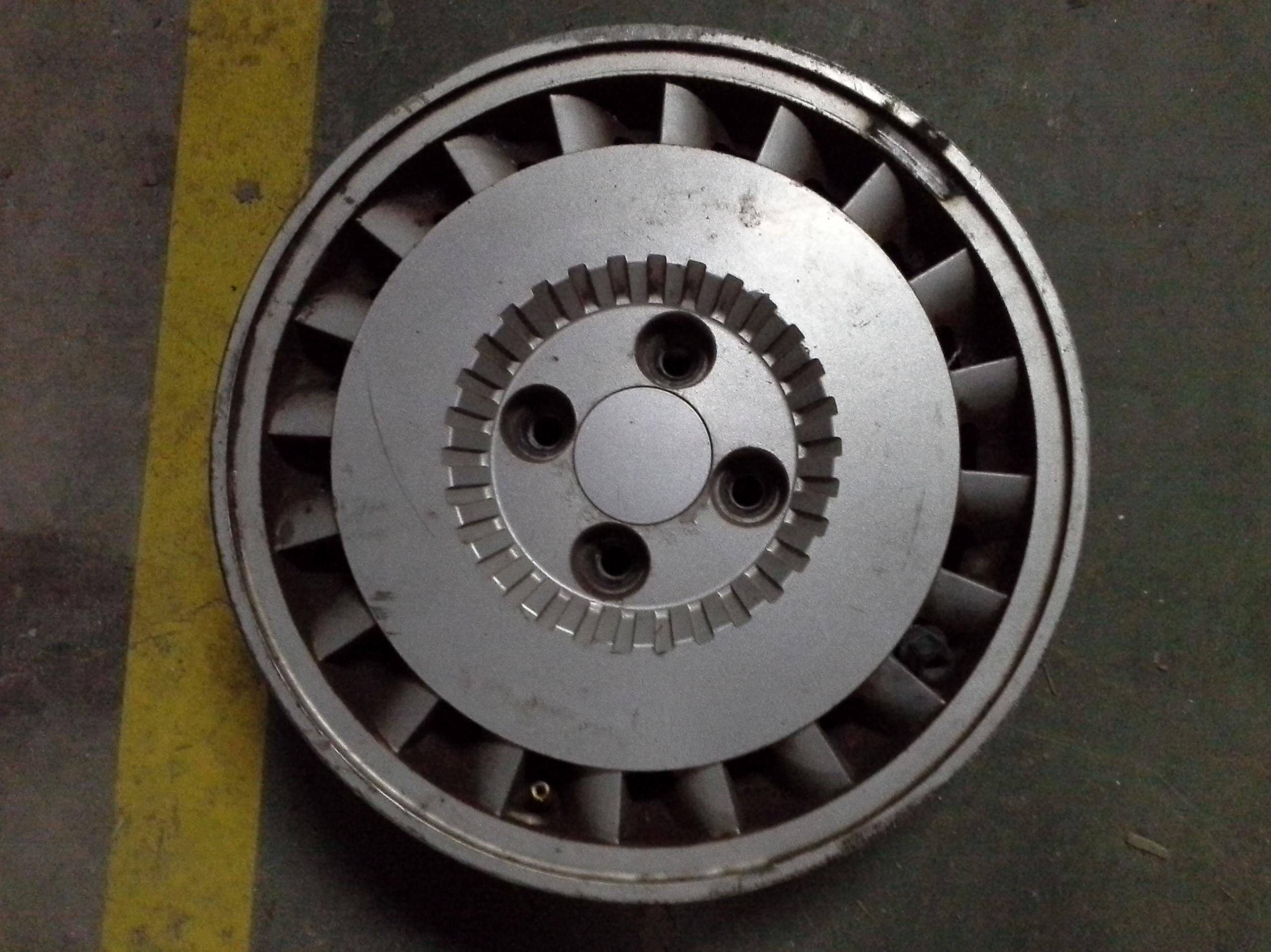 Llantas de aluminio de Renault 21 en R-14 de 4 tornillos en Desguaces Clemente de Albacete Llantas de aluminio de Renault 21 en R-14 de 4 tornillos en Desguaces Clemente de Albacete