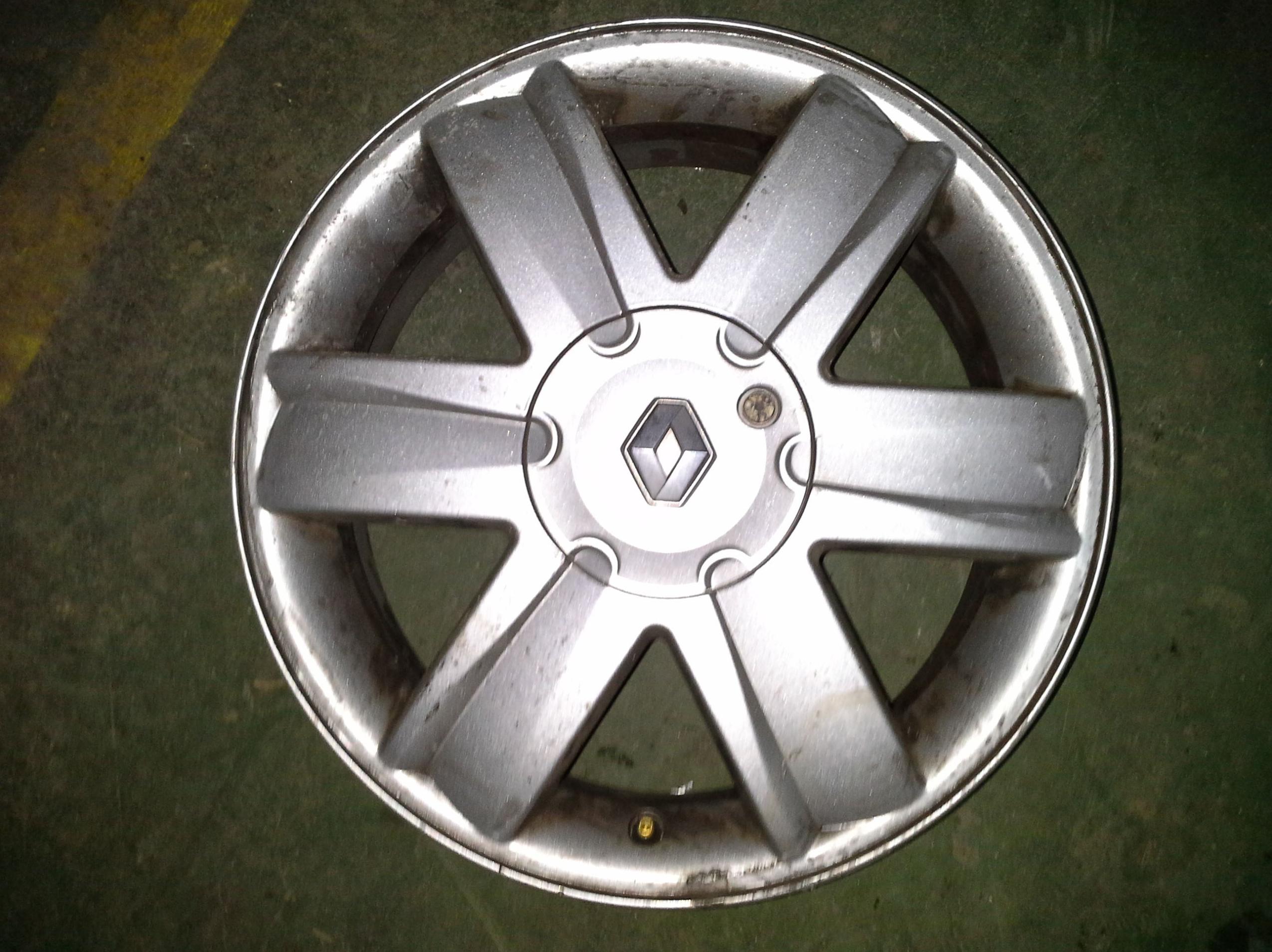 Juego de llantas de Renault R-16 de 4 tornillos Juego de llantas de Renault R-16 de 4 tornillos
