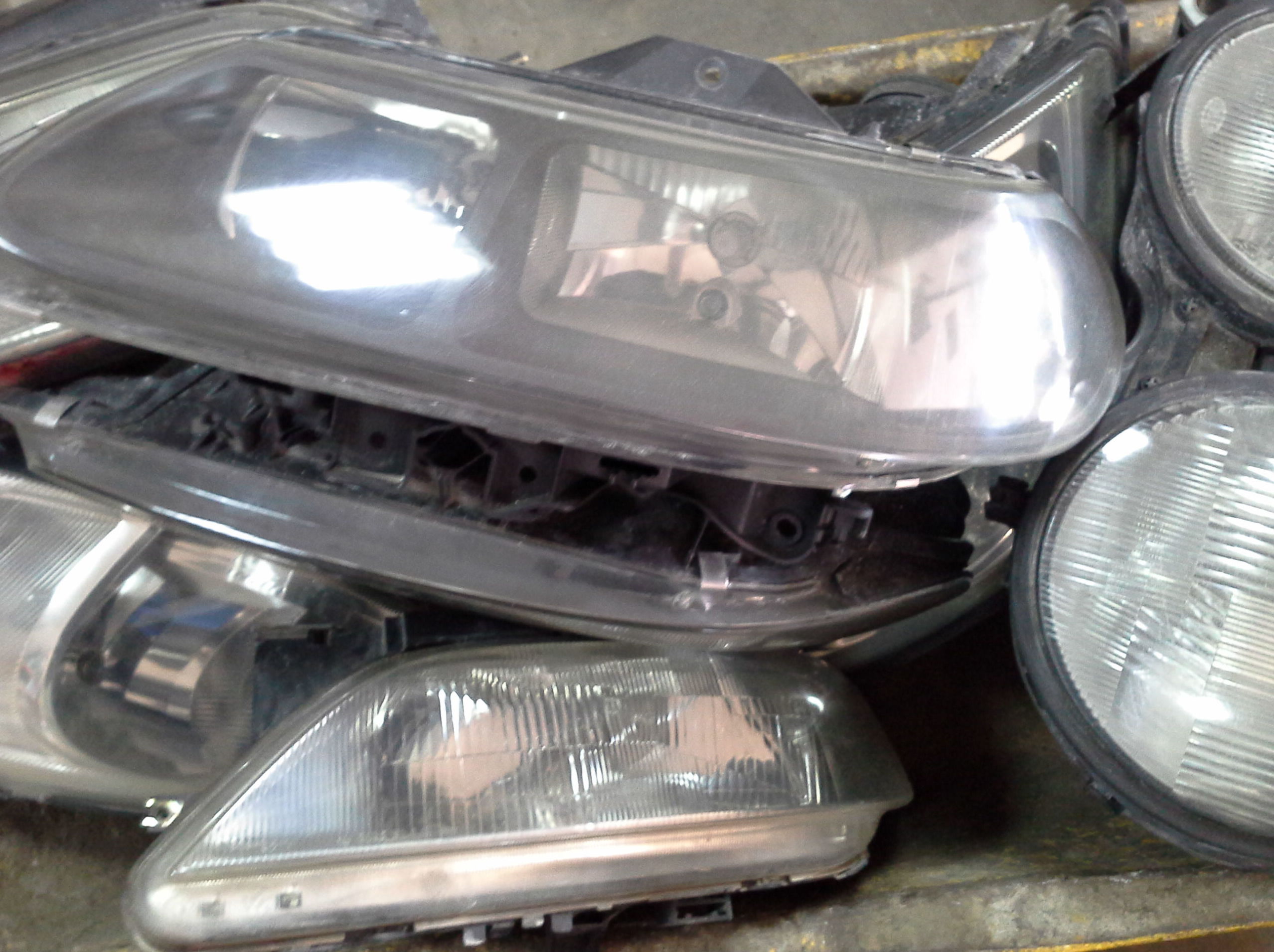 Faros usados de coches en desguaces Clemente en Albacete Faros usados de coches en desguaces Clemente en Albacete