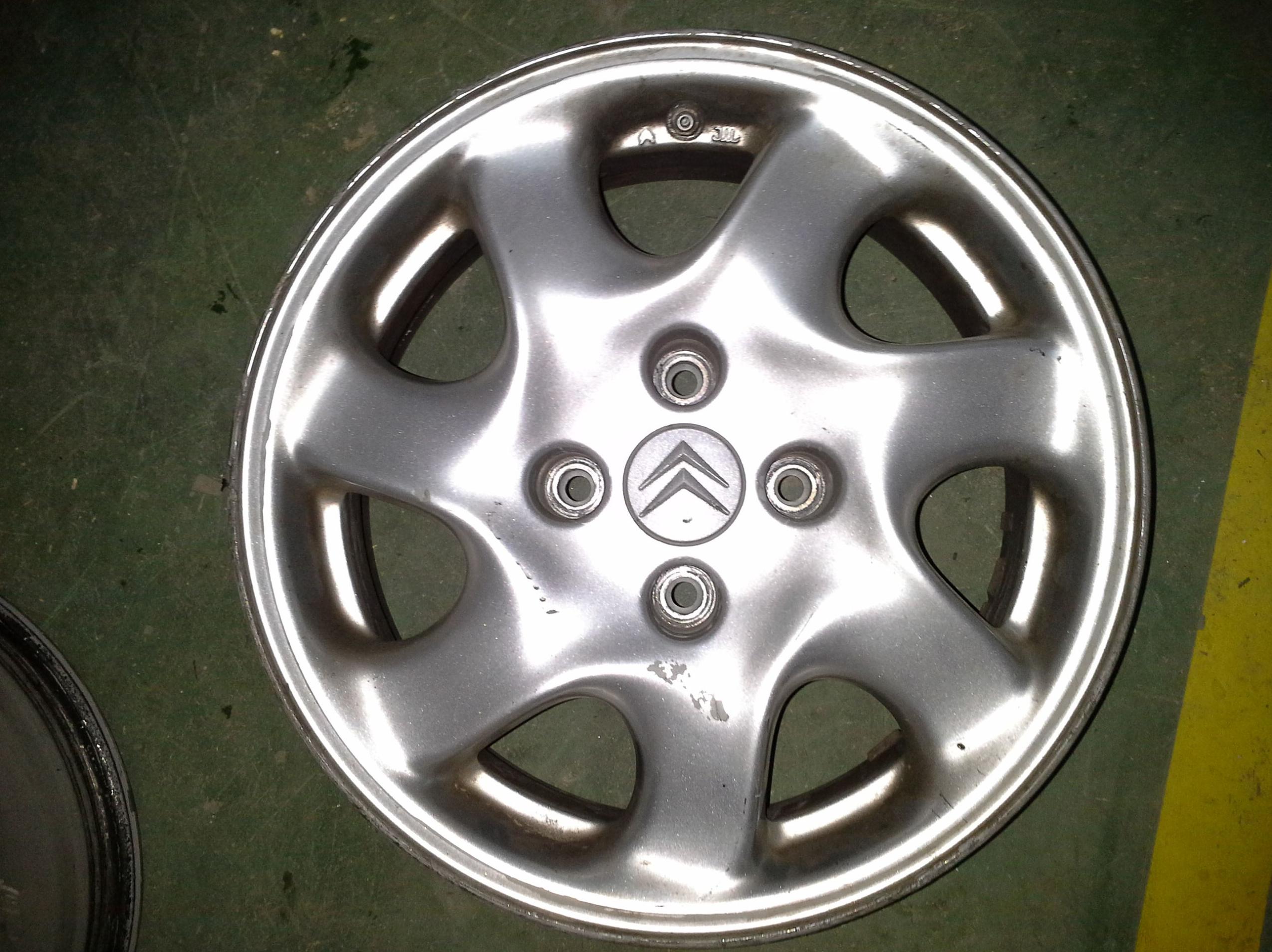 Llantas de aluminio de Citroen en R-15 de 4 tornillos Llantas de aluminio de Citroen en R-15 de 4 tornillos