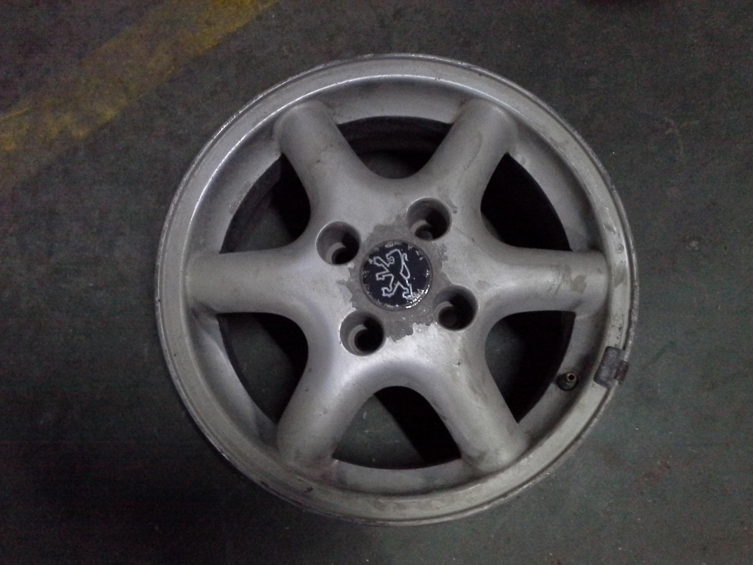 Llantas de aluminio de Peugeot en R14 de 4 tornillos Llantas de aluminio de Peugeot en R14 de 4 tornillos