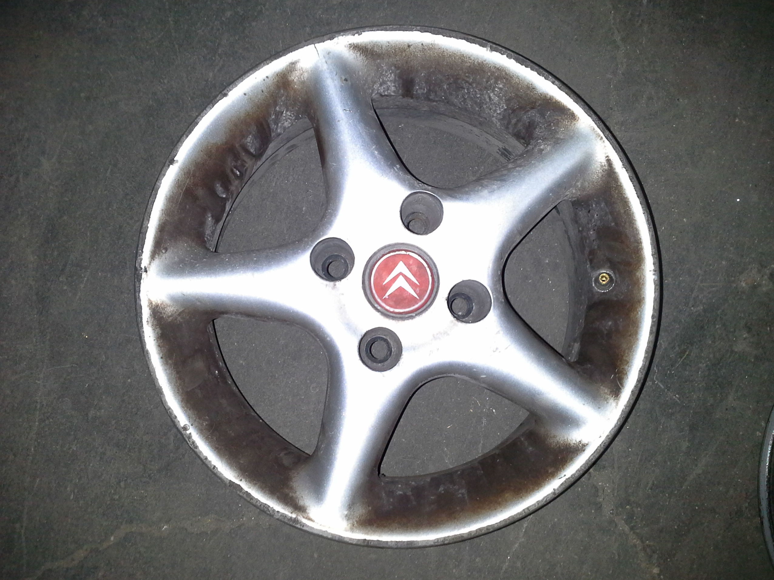 Llantas de Citroen en R-14 de 4 tornillos en desguaces clemente de Albacete Llantas de Citroen en R-14 de 4 tornillos en desguaces clemente de Albacete