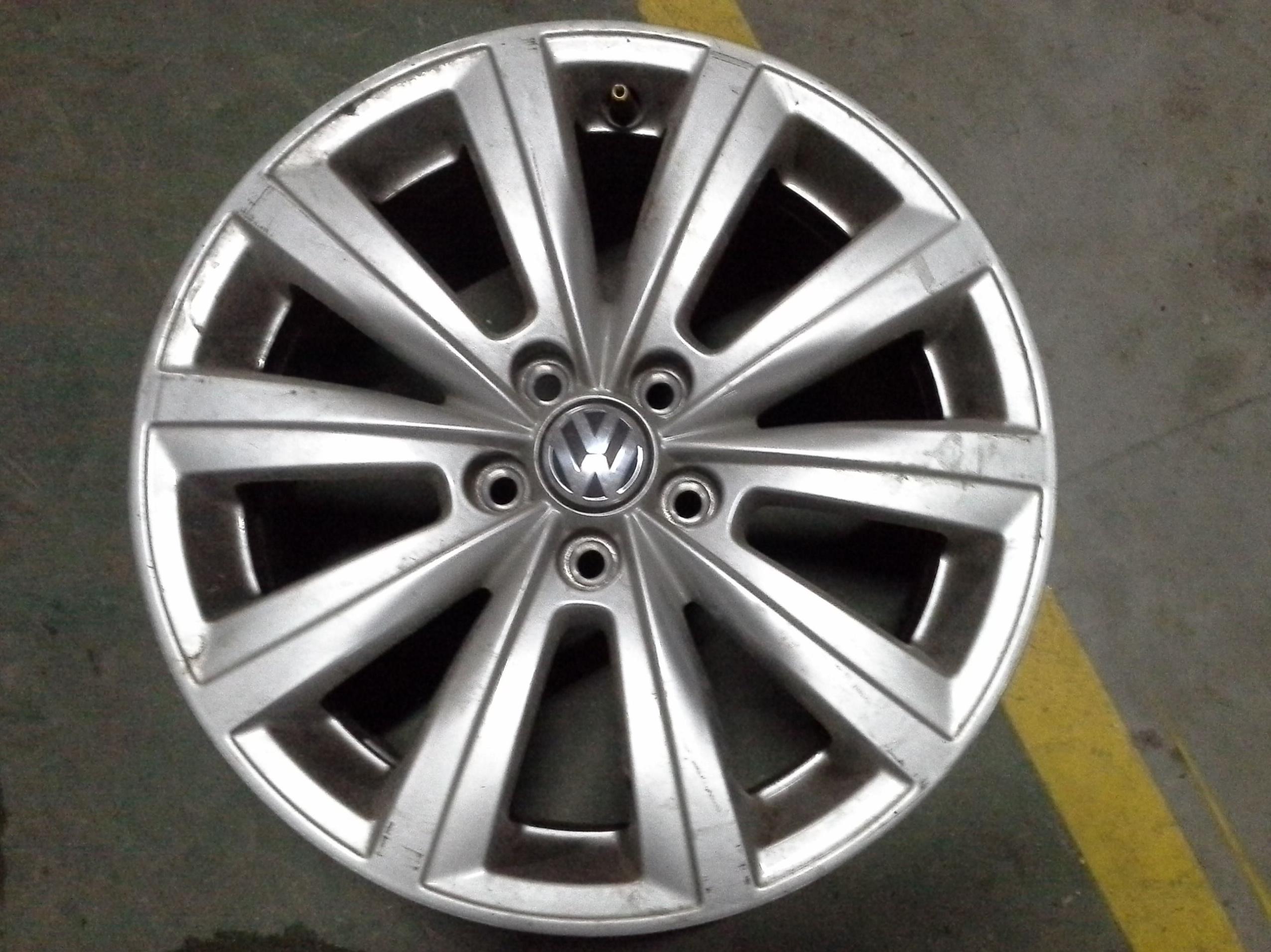 Llantas de Volkswagen en R-16 de 5 tornillos en Desguaces Clemente de Albacete Llantas de Volkswagen en R-16 de 5 tornillos en Desguaces Clemente de Albacete