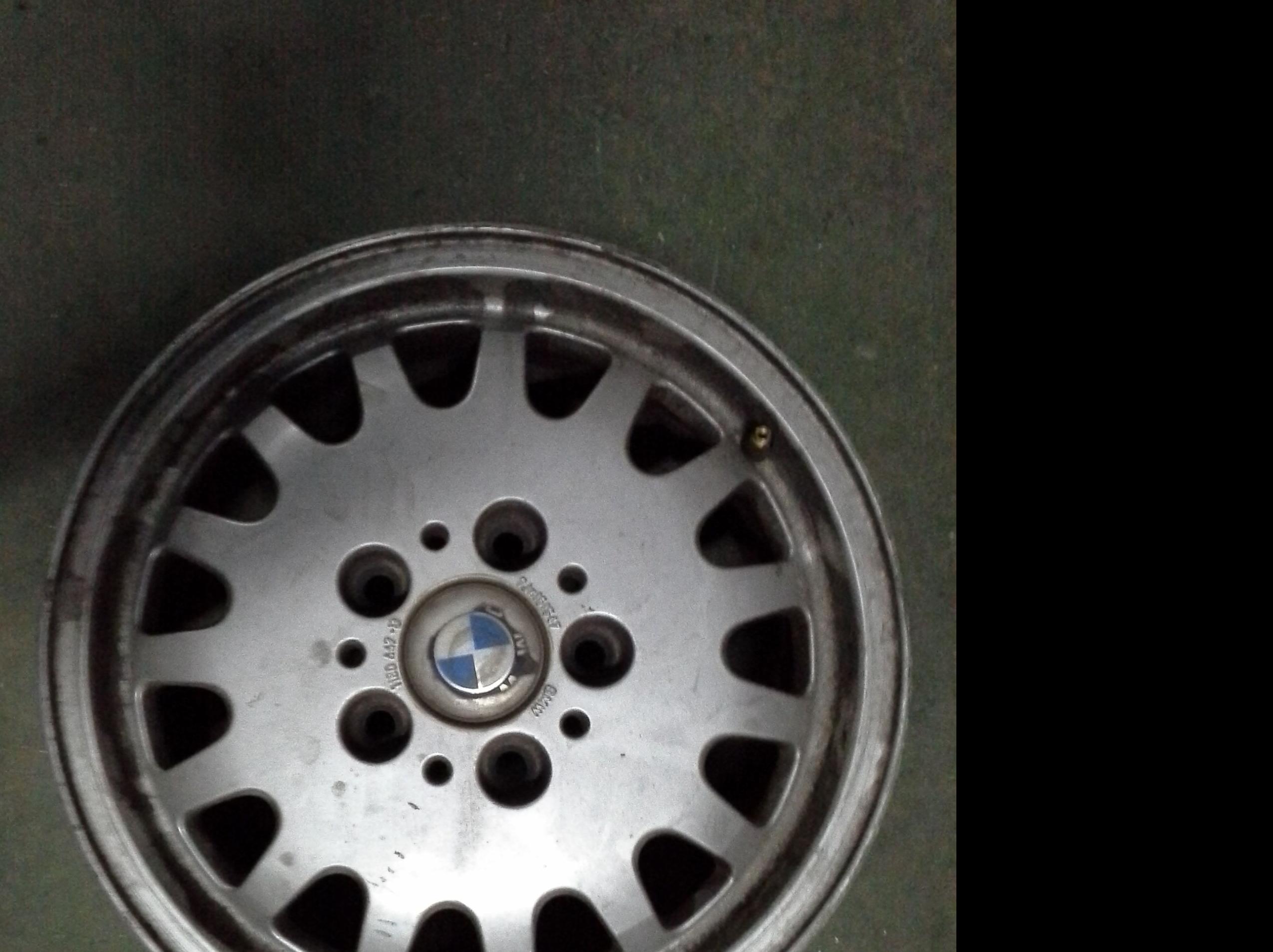Llantas de aluminio de BMW R-15 de 5 tornillos en Desguaces Clemente de Albacete Llantas de aluminio de BMW R-15 de 5 tornillos en Desguaces Clemente de Albacete
