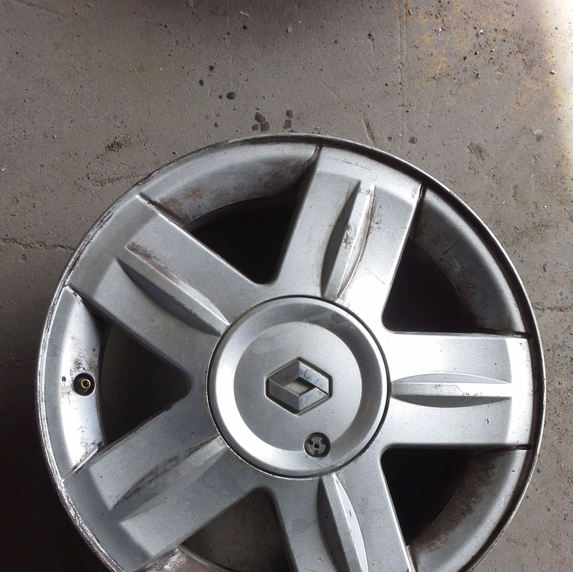 juego de llantas de aluminiomde renault en R-15 de 4 tornillos en Albacete en desguaces clemente juego de llantas de aluminiomde renault en R-15 de 4 tornillos en Albacete en desguaces clemente