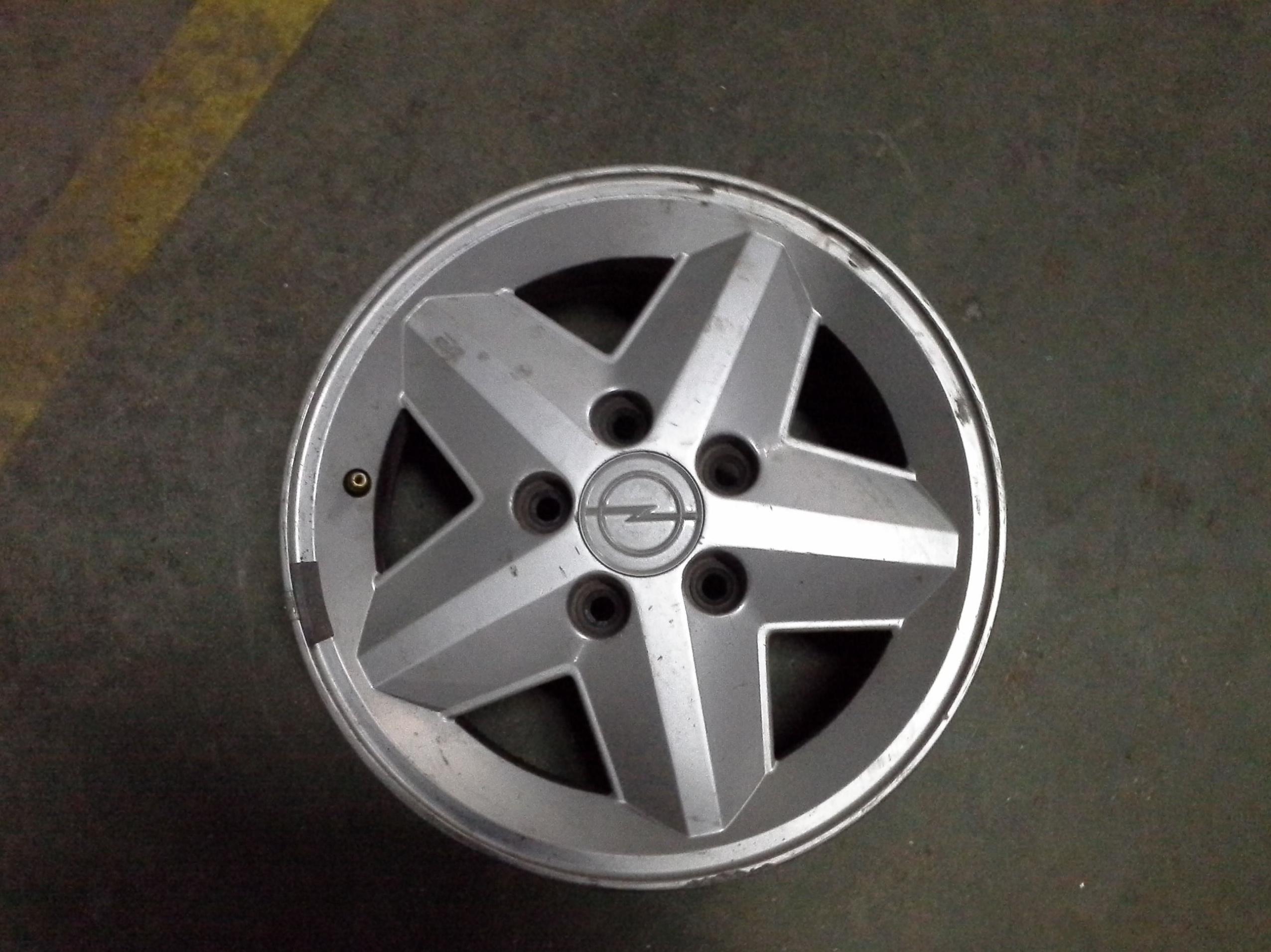 llantas de aluminio de Opel de R-14 de 5 tornillos en desguaces clemente de albacete llantas de aluminio de Opel de R-14 de 5 tornillos en desguaces clemente de albacete