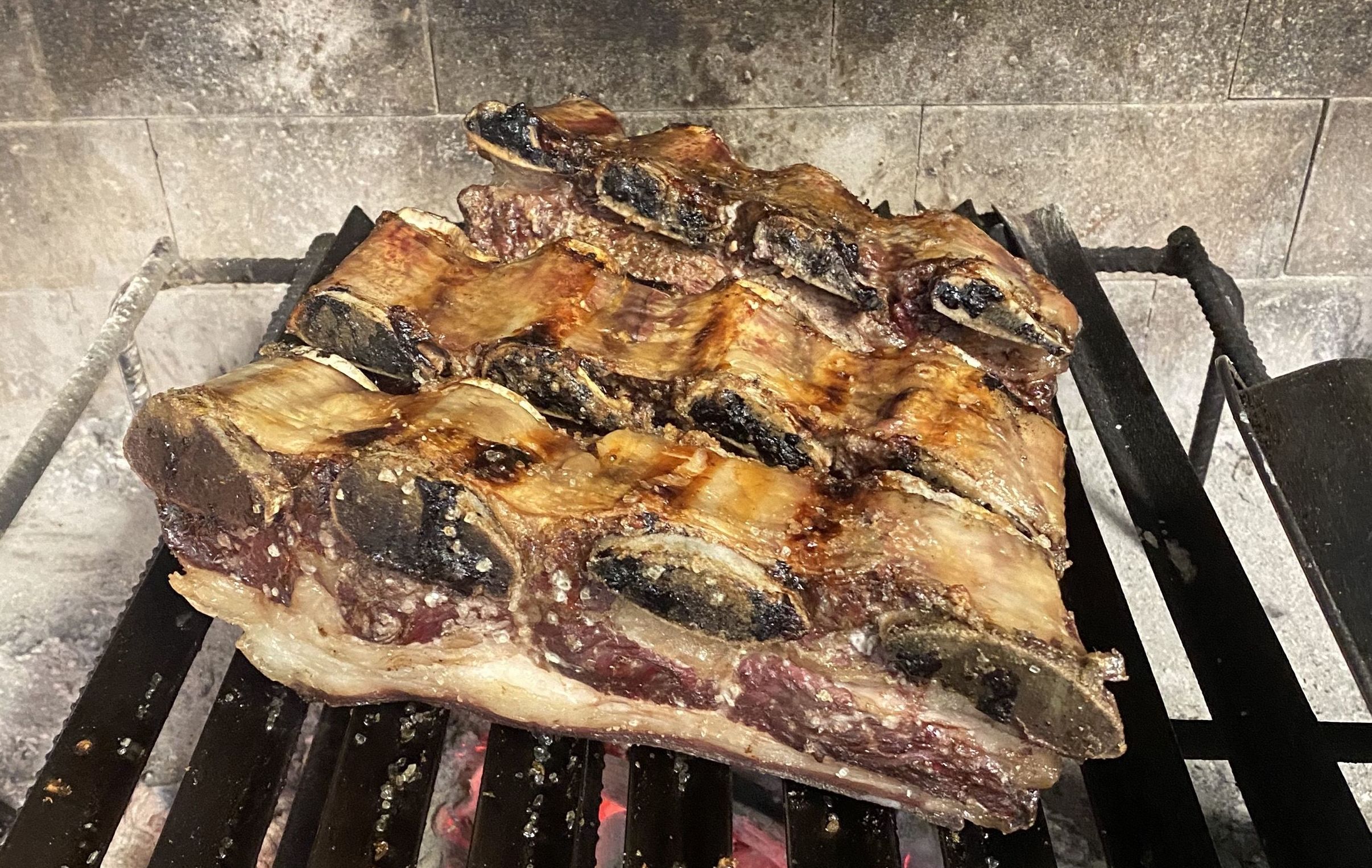 Costilla asada a la brasa Costilla asada a la brasa